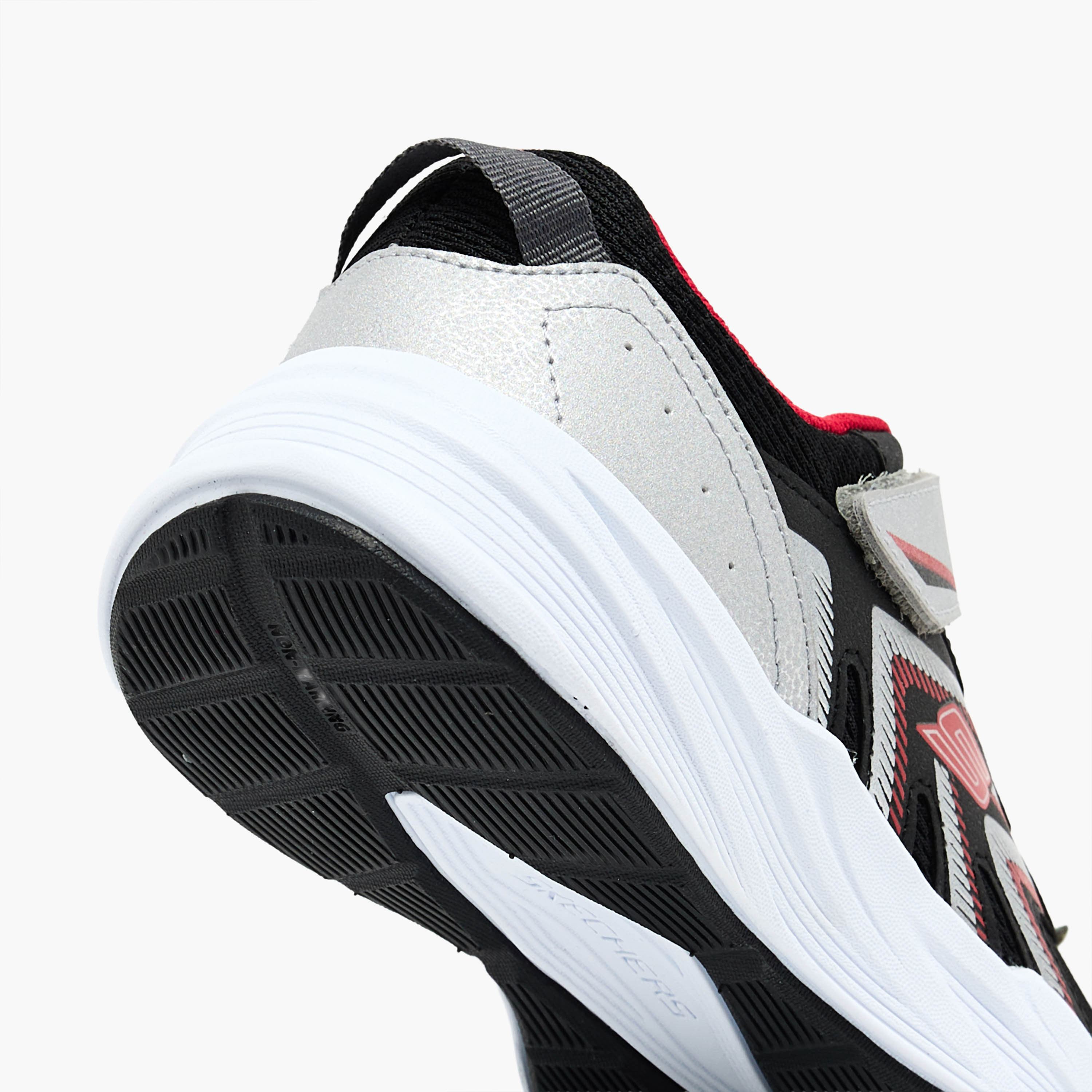 حذاء جري بنعل مبطّن وشريط إغلاق ميكروسبيك تريد للأولاد من سكتشرز-boys-shoes-sneakers-image-17