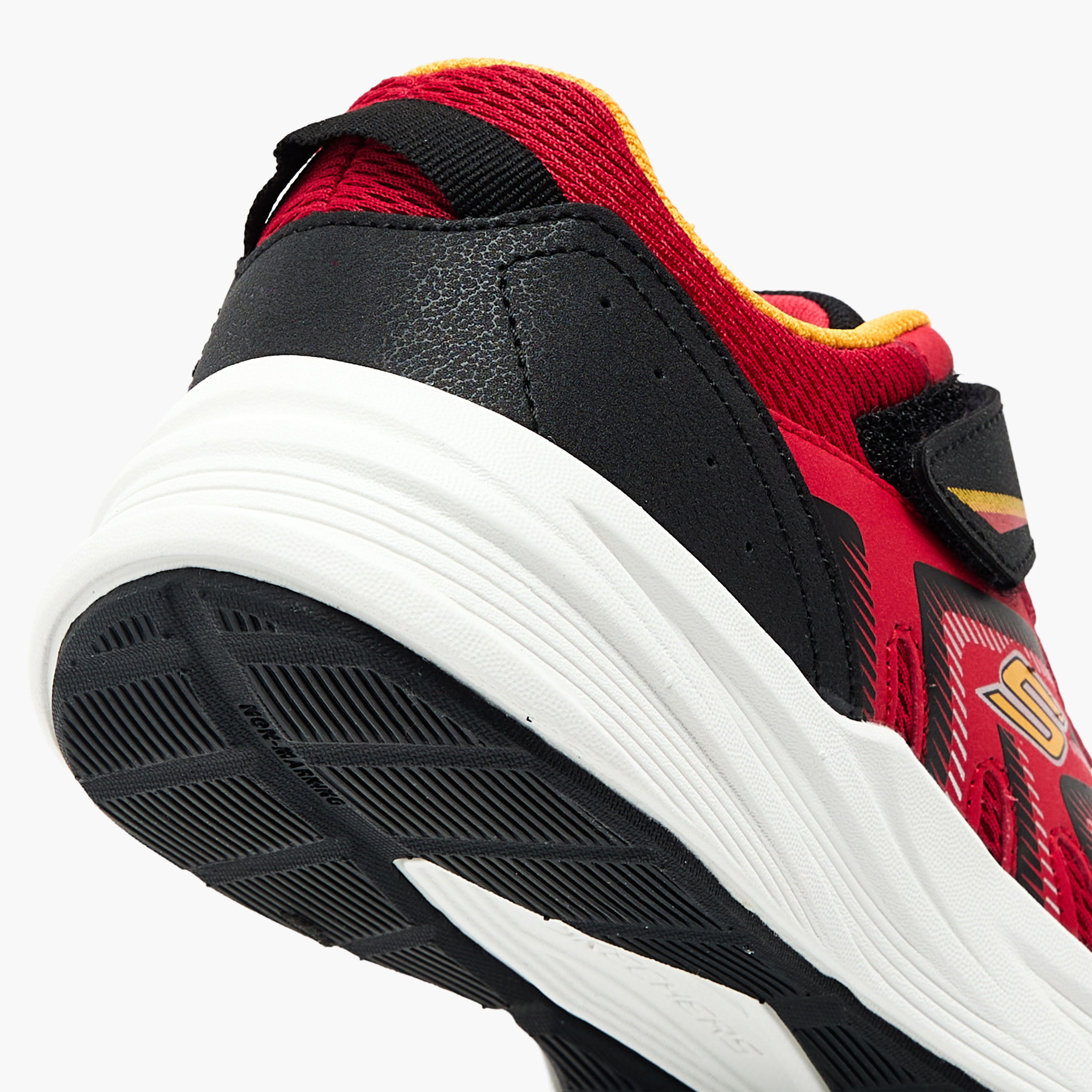 حذاء جري بنعل مبطّن وشريط إغلاق ميكروسبيك تريد للأولاد من سكتشرز-boys-shoes-sneakers-image-12
