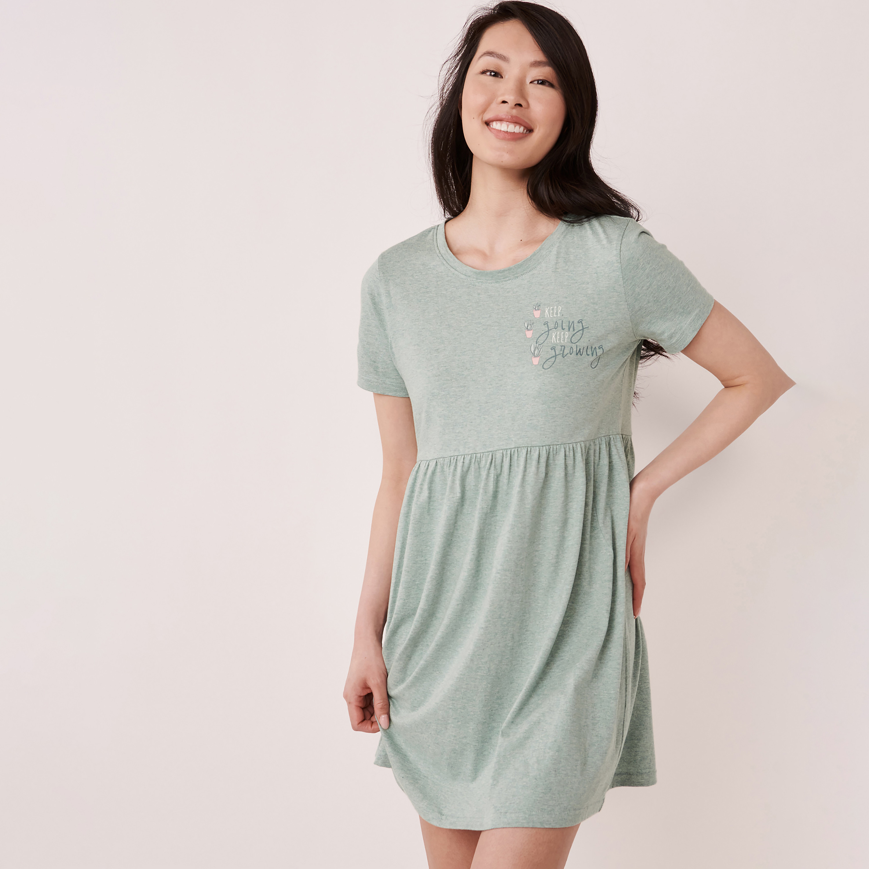 قميص النوم من لا في إن روز نسائي اخضر مطبوع بياقة مستديرة وأكمام قصيرة-women-clothing-nightwear-nighties-image-1