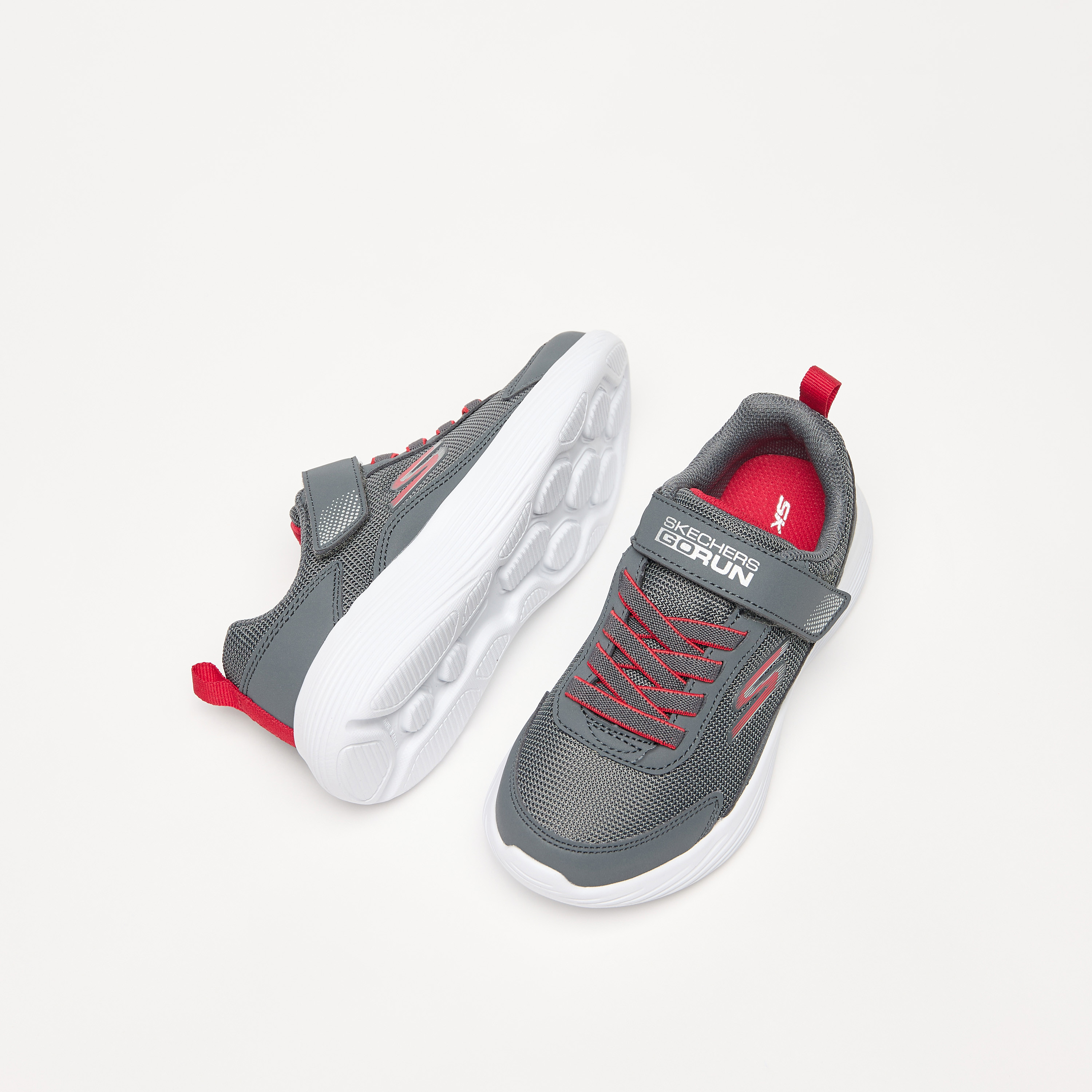حذاء جري بنعل مبطّن وشريط إغلاق جو رن 400 ڤي 2 للأولاد من سكتشرز-boys-shoes-sneakers-image-14