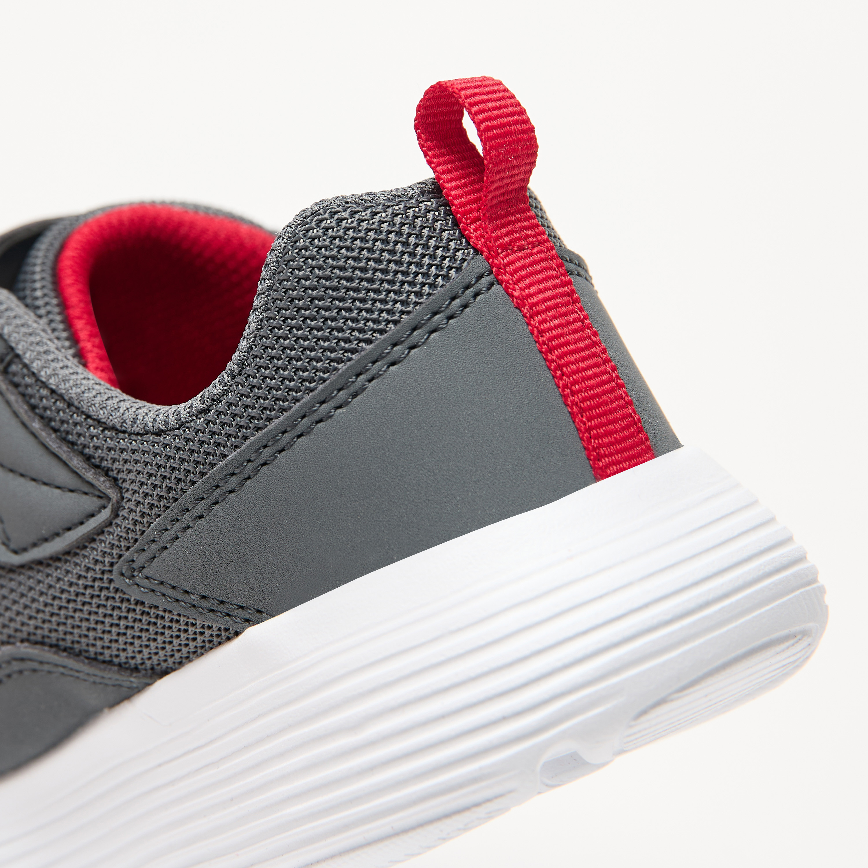 حذاء جري بنعل مبطّن وشريط إغلاق جو رن 400 ڤي 2 للأولاد من سكتشرز-boys-shoes-sneakers-image-16