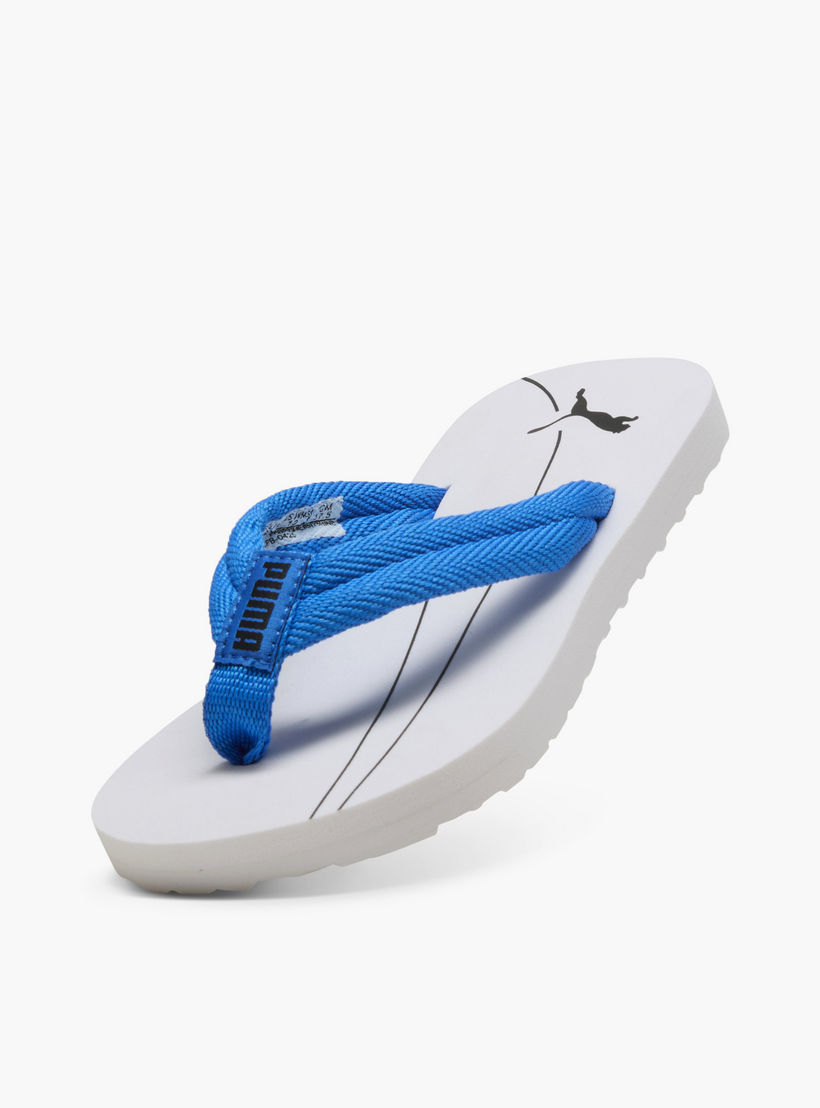 شبشب بإصبع وطبعات شعار "إيبيك فليب في3" للأولاد من بوما-sports-boys-shoes-image-1