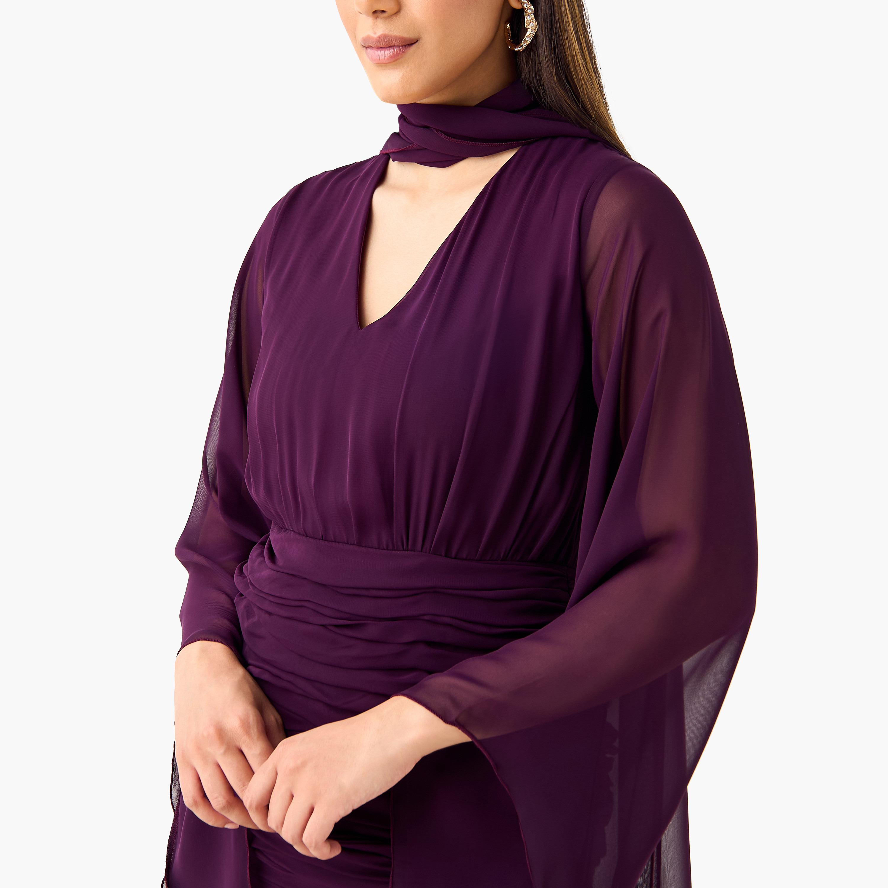 فستان ماكسي بياقة V وفتحة وكسرات من جولدن آبل-women-clothing-dresses-image-4