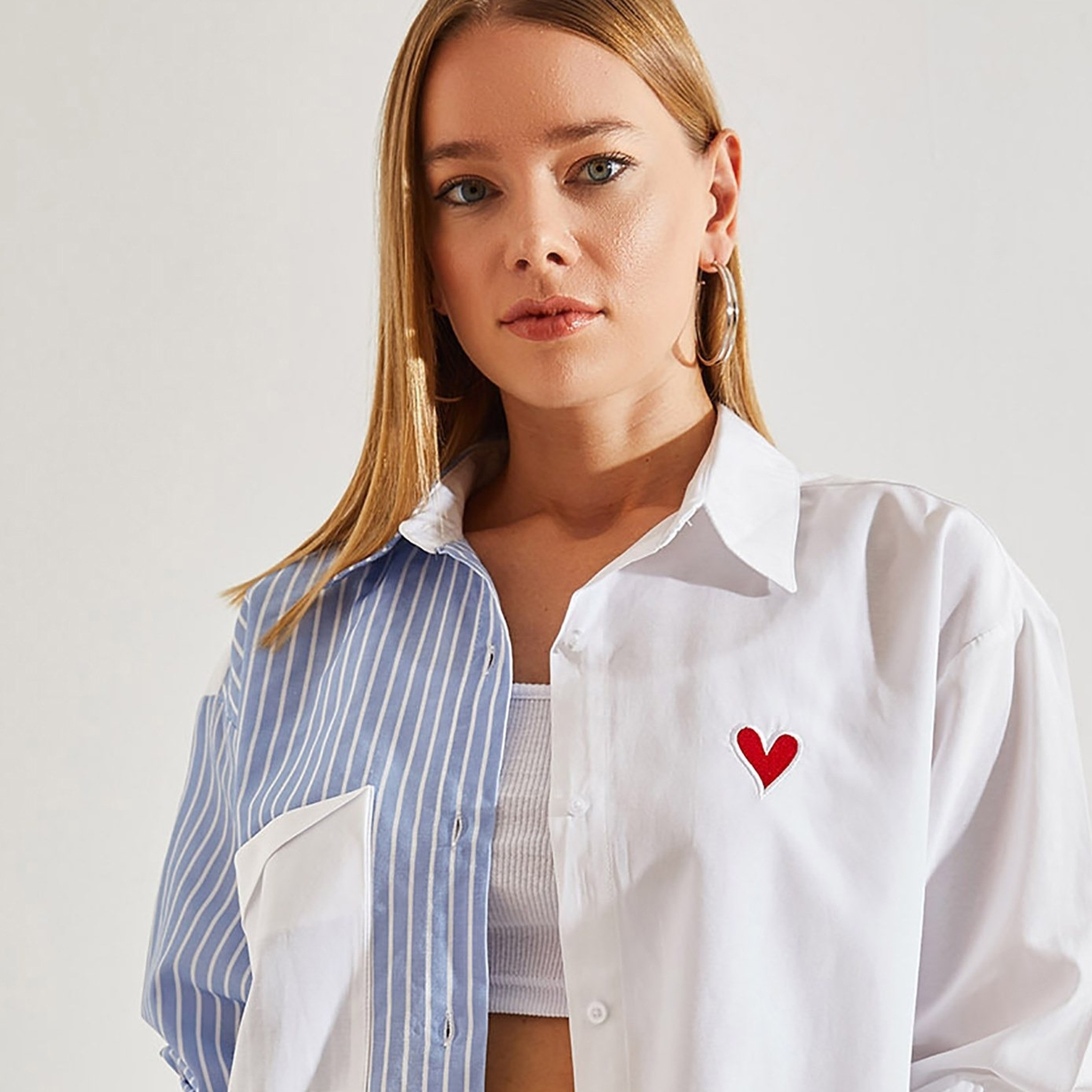 قميص نسائي أزرق وأبيض مقصوص ومخيط من بيانكو لوتشي-women-clothing-shirtsandblouses-shirts-image-4
