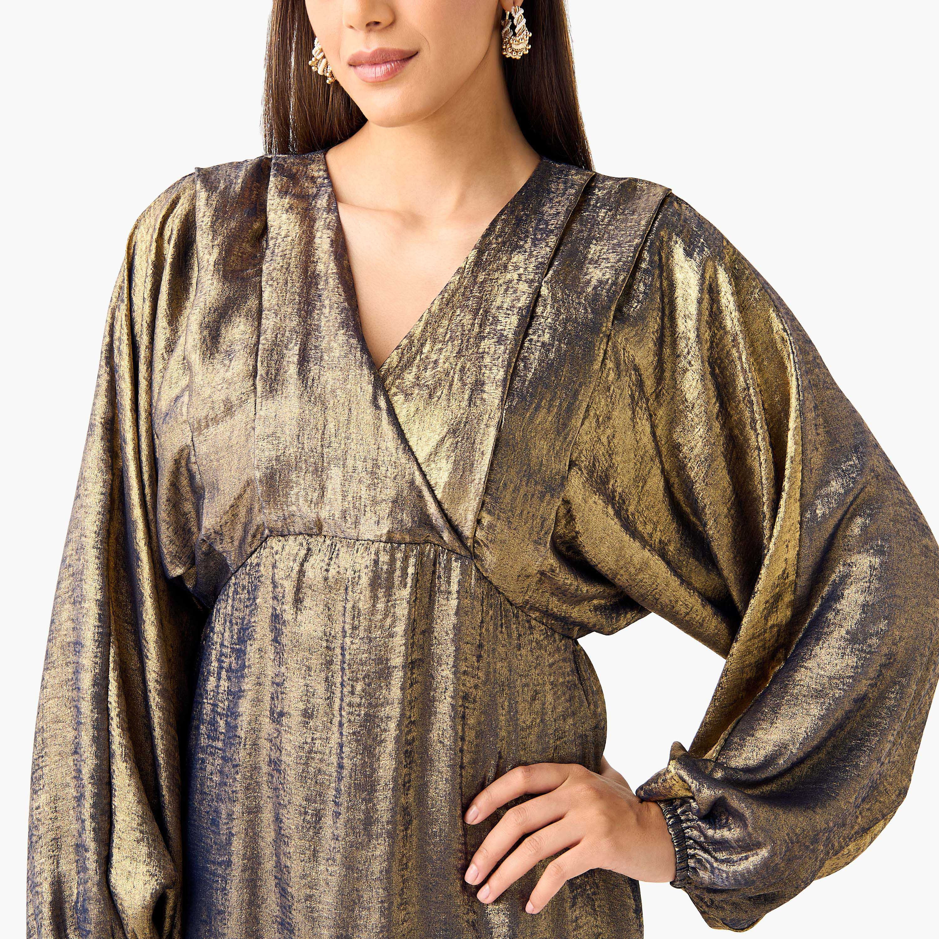 فستان بياقة V وأكمام واسعة وتفاصيل لامعة من جولدن آبل-women-clothing-dresses-image-4