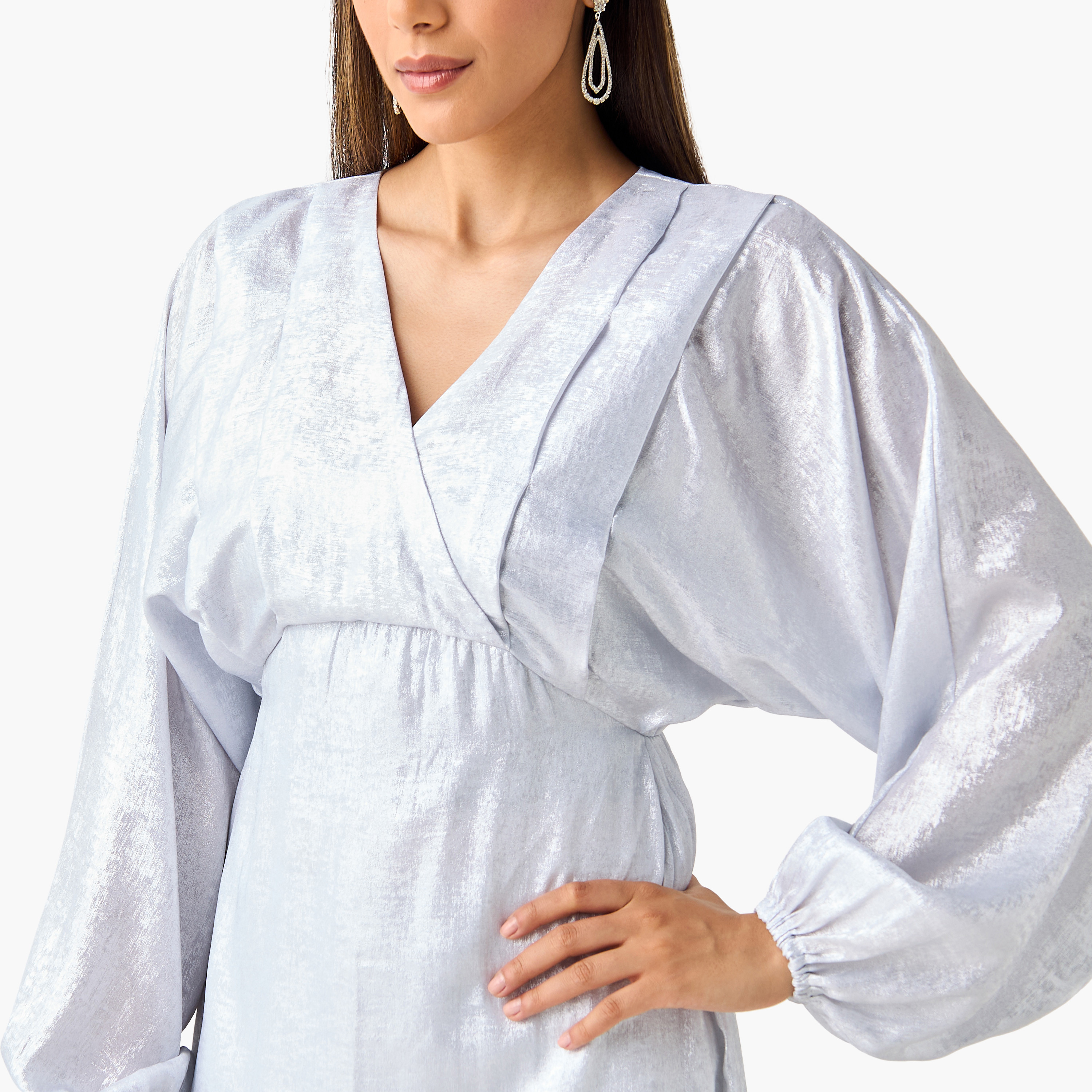 فستان بياقة V وأكمام واسعة وتفاصيل لامعة من جولدن آبل-women-clothing-dresses-image-9