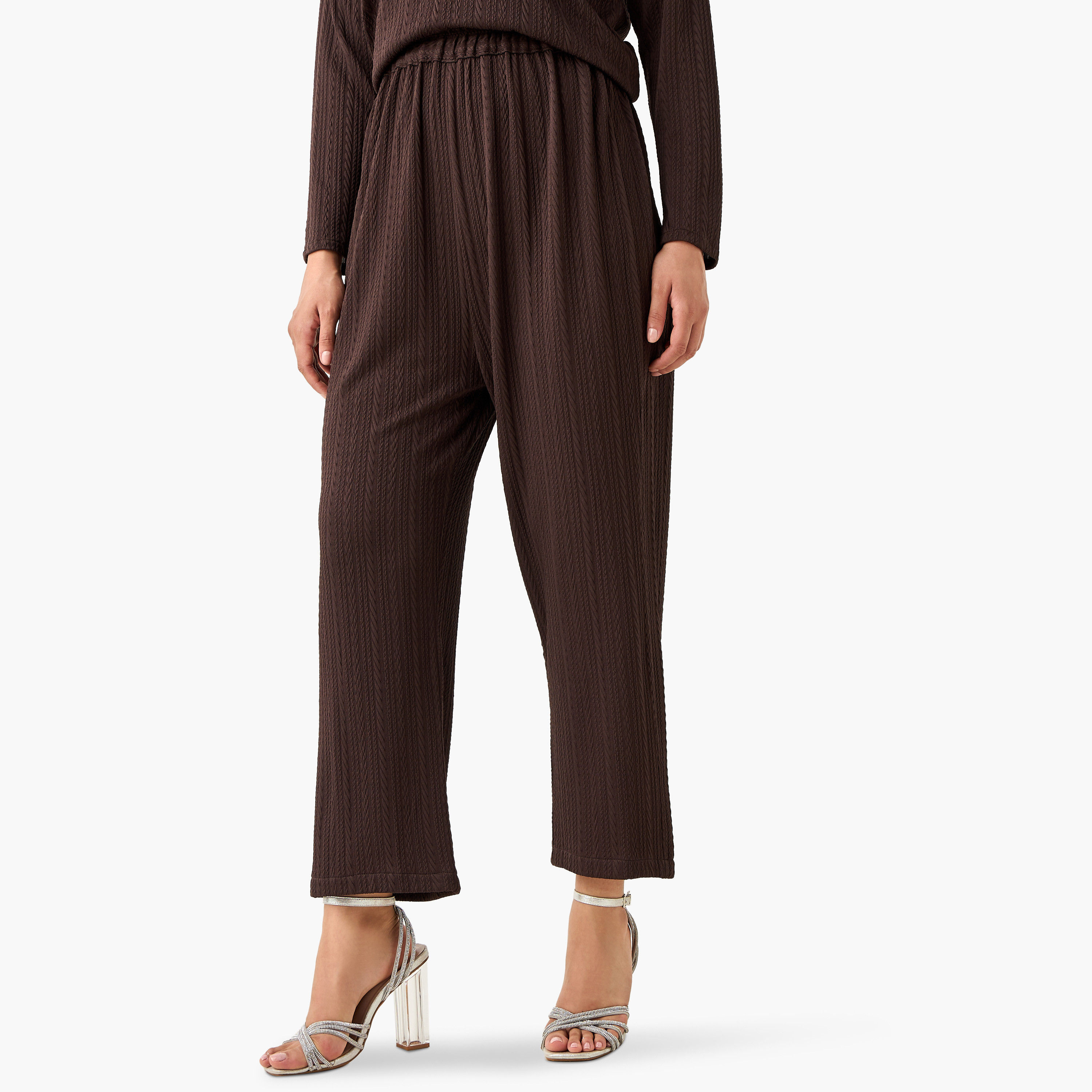 طقم بلوزة بياقة ربط وبنطلون بارز الملمس من جولدن آبل-women-clothing-coordsets-image-3