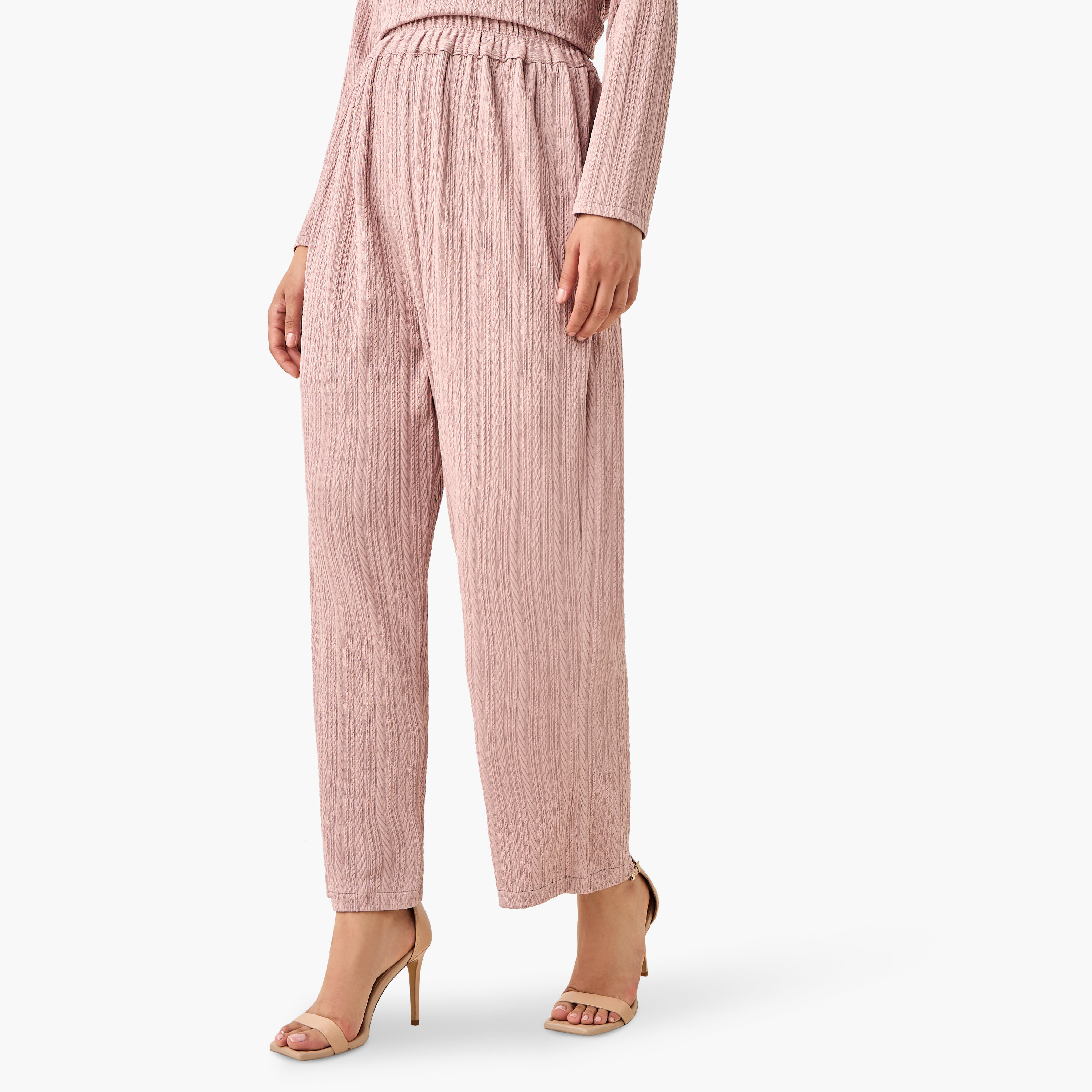 طقم بلوزة بياقة ربط وبنطلون بارز الملمس من جولدن آبل-women-clothing-coordsets-image-9