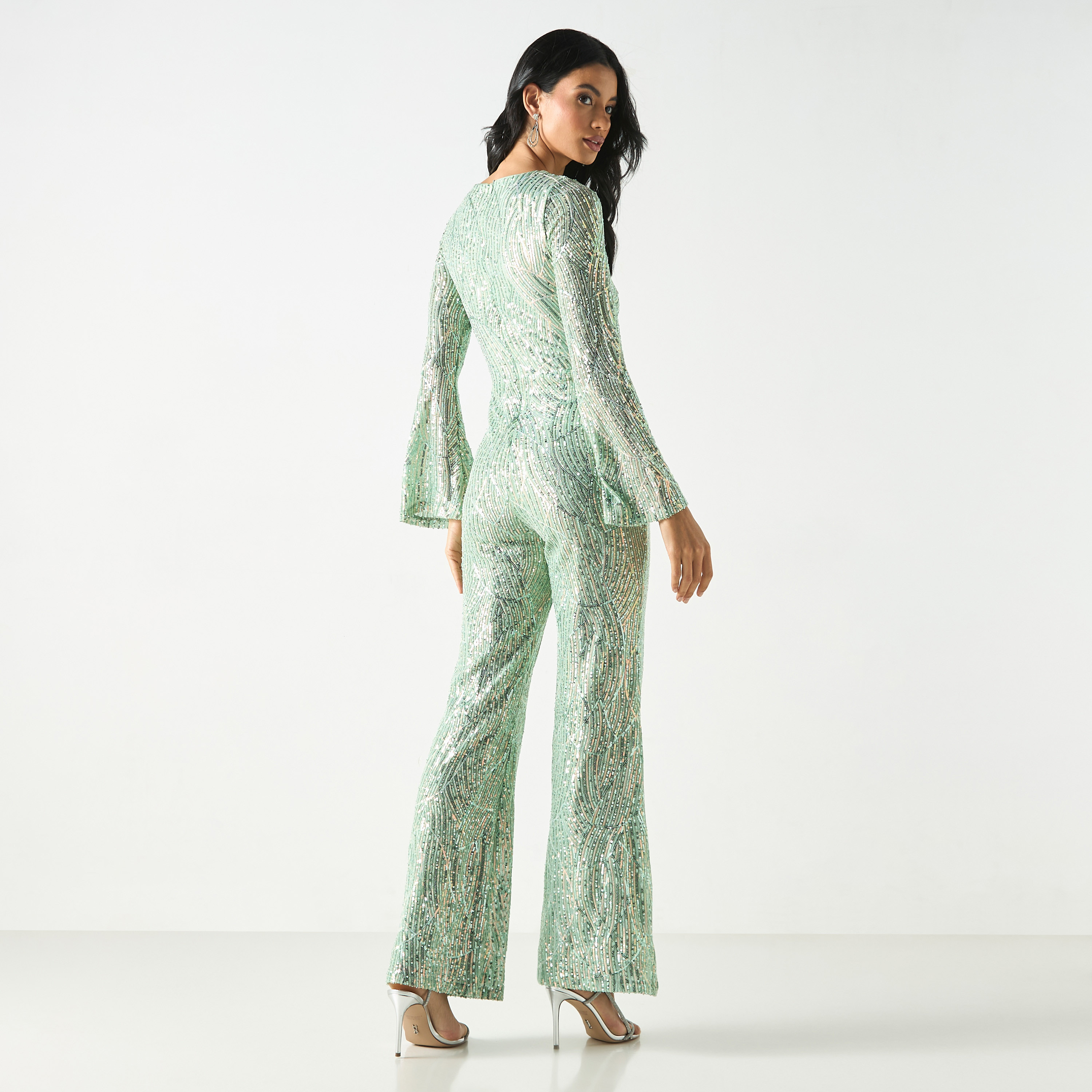 جمبسوت مزّين بأرجل واسعة وأكمام طويلة-women-clothing-jumpsuits-image-3