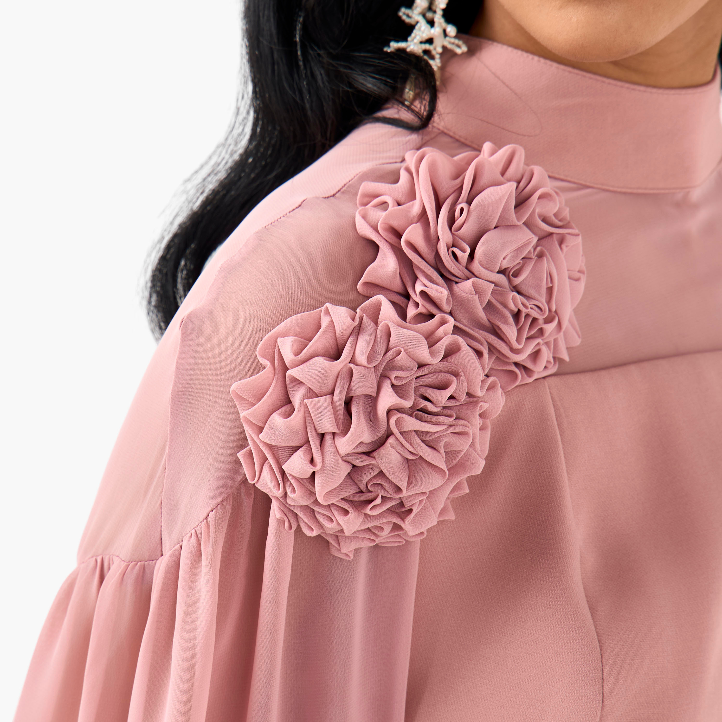 فستان ماكسي كيب بوليستر بزخارف زهور وياقة عالية من جولدن آبل-women-clothing-dresses-image-5