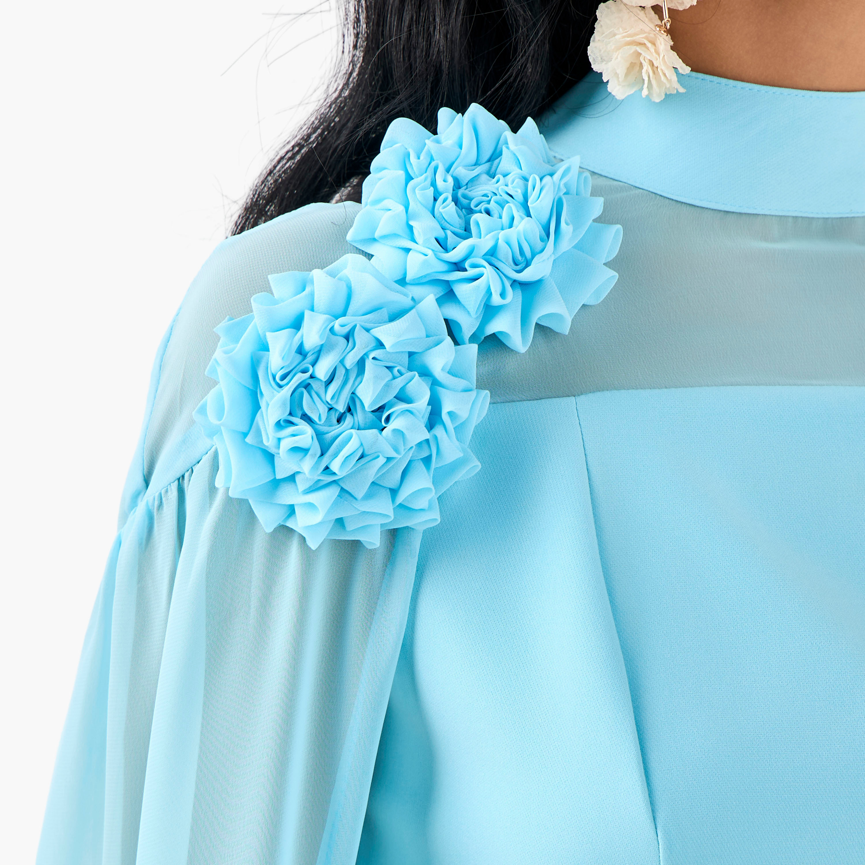 فستان ماكسي كيب بوليستر بزخارف زهور وياقة عالية من جولدن آبل-women-clothing-dresses-image-11