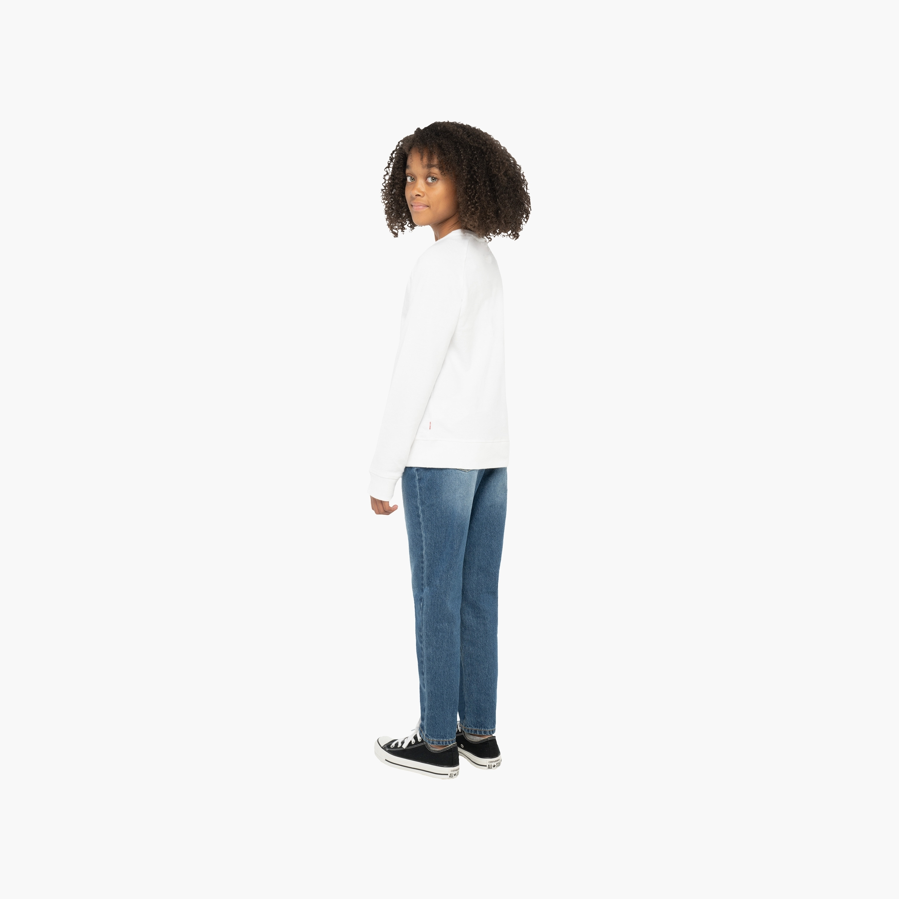 This stylish T-shirt exudes class and sophistication, with its sleek design and attention-grabbing logo print on the front. Perfect for any occasion, this versatile piece can be effortlessly paired with jeans and sneakers for a complete and trendy look. Elevate your kid's style game with this charming and fashionable Levi's T-shirt. Don't miss out on the opportunity to enhance their wardrobe with this timeless and iconic piece.-girls-clothing-tshirts-image-2