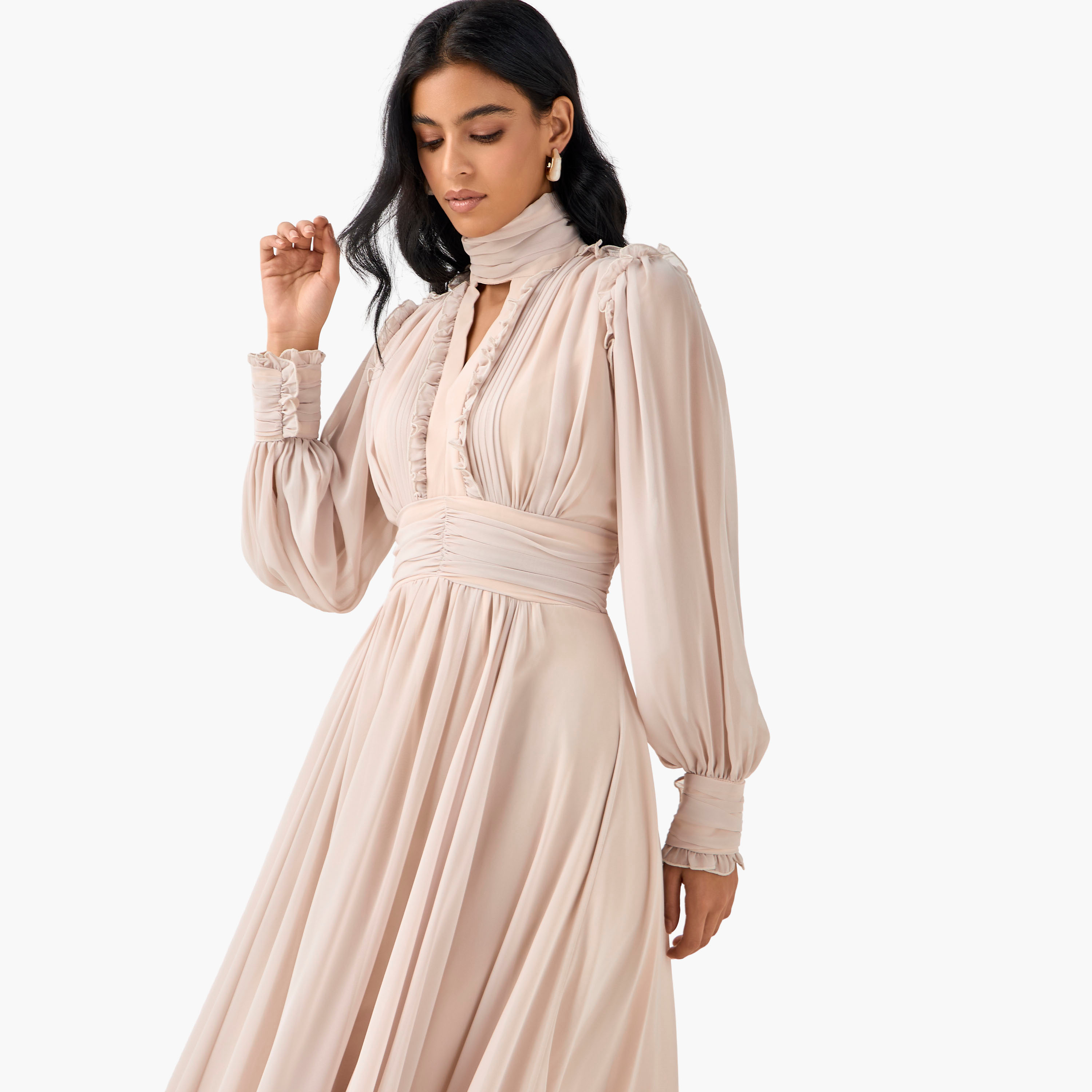 فستان ماكسي بوليستر بثنايا وكشكش وياقة عالية من جولدن أبل-women-clothing-dresses-image-10