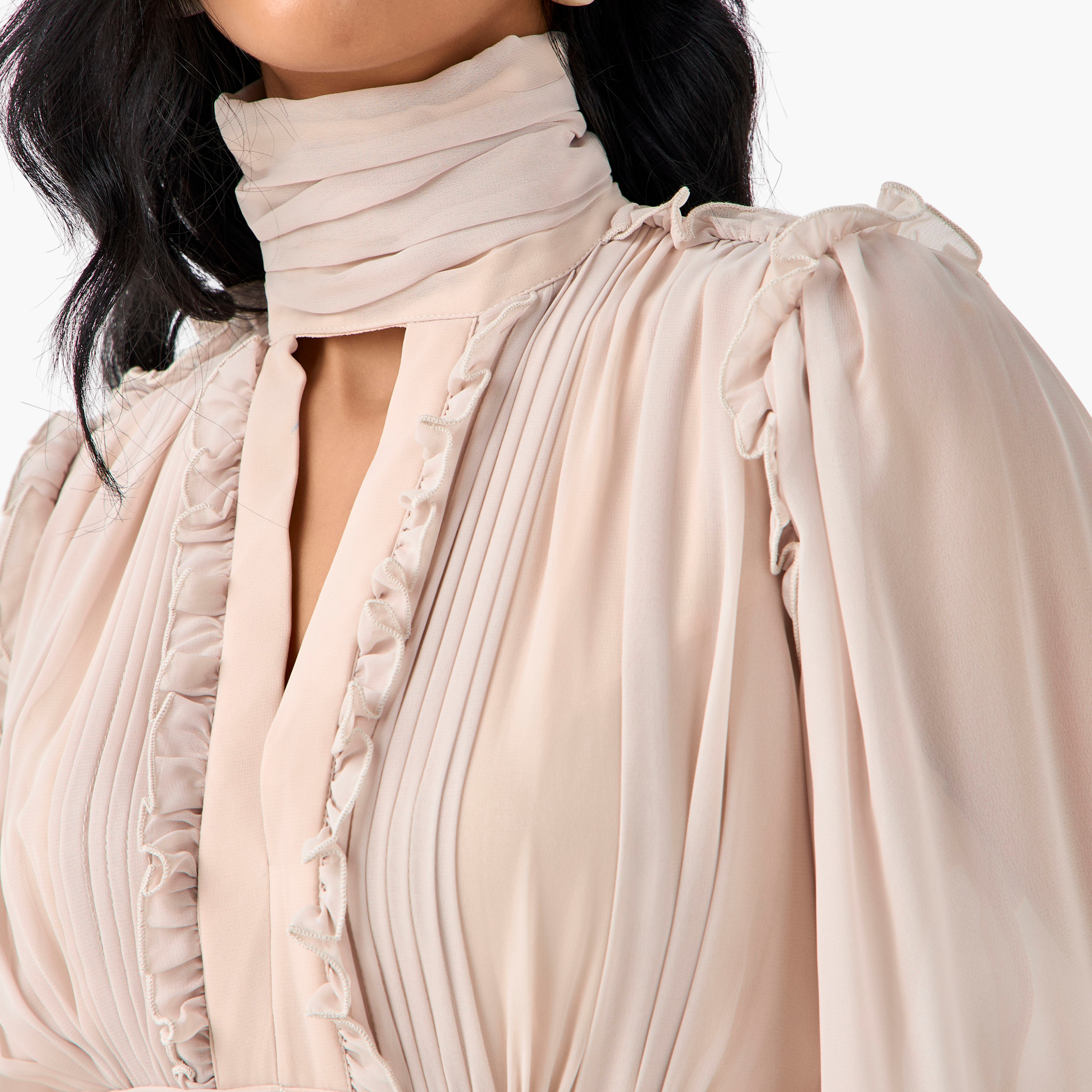 فستان ماكسي بوليستر بثنايا وكشكش وياقة عالية من جولدن أبل-women-clothing-dresses-image-12
