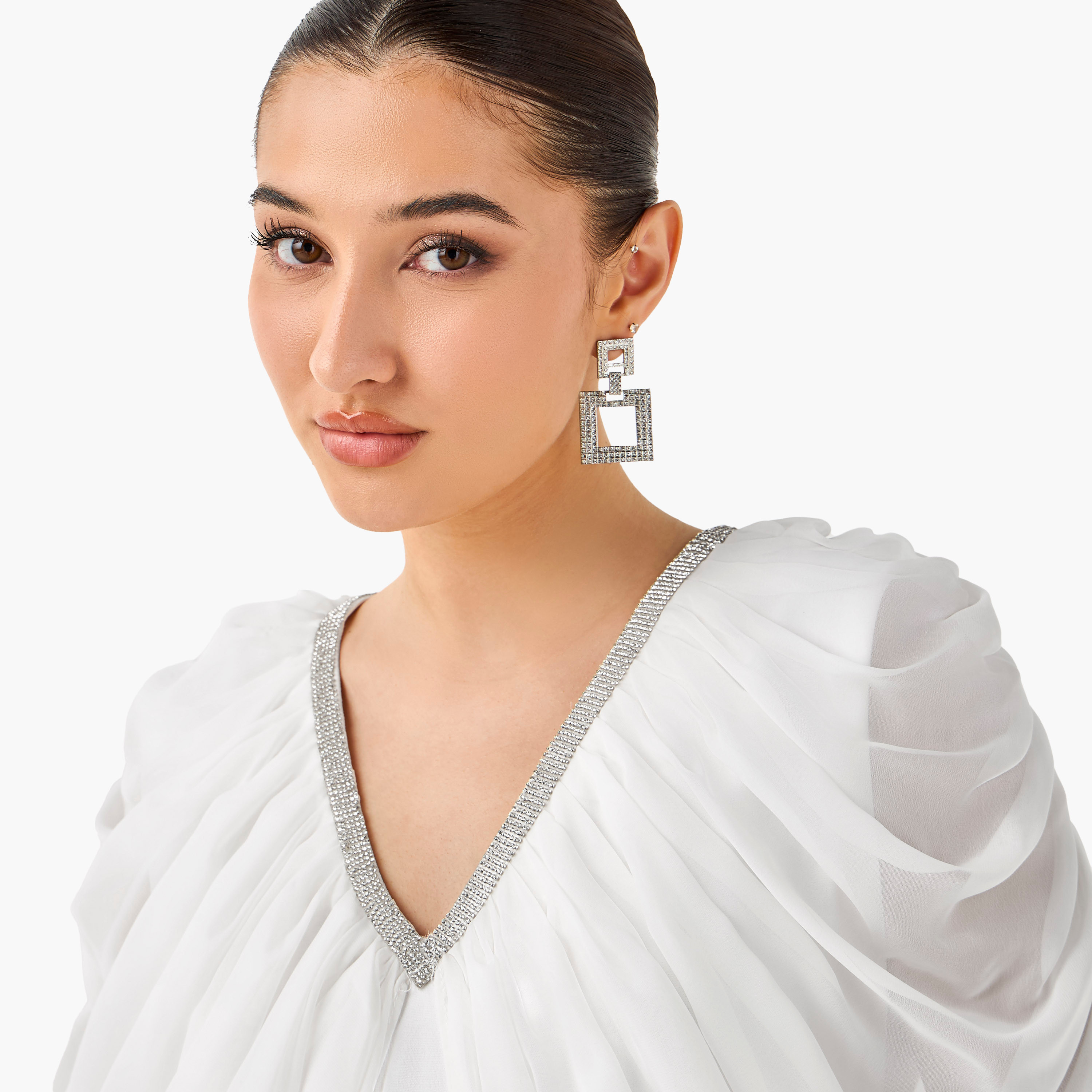 فستان ماكسي بوليستر بكسرات وياقة V من غولدن آبل-women-clothing-dresses-image-8