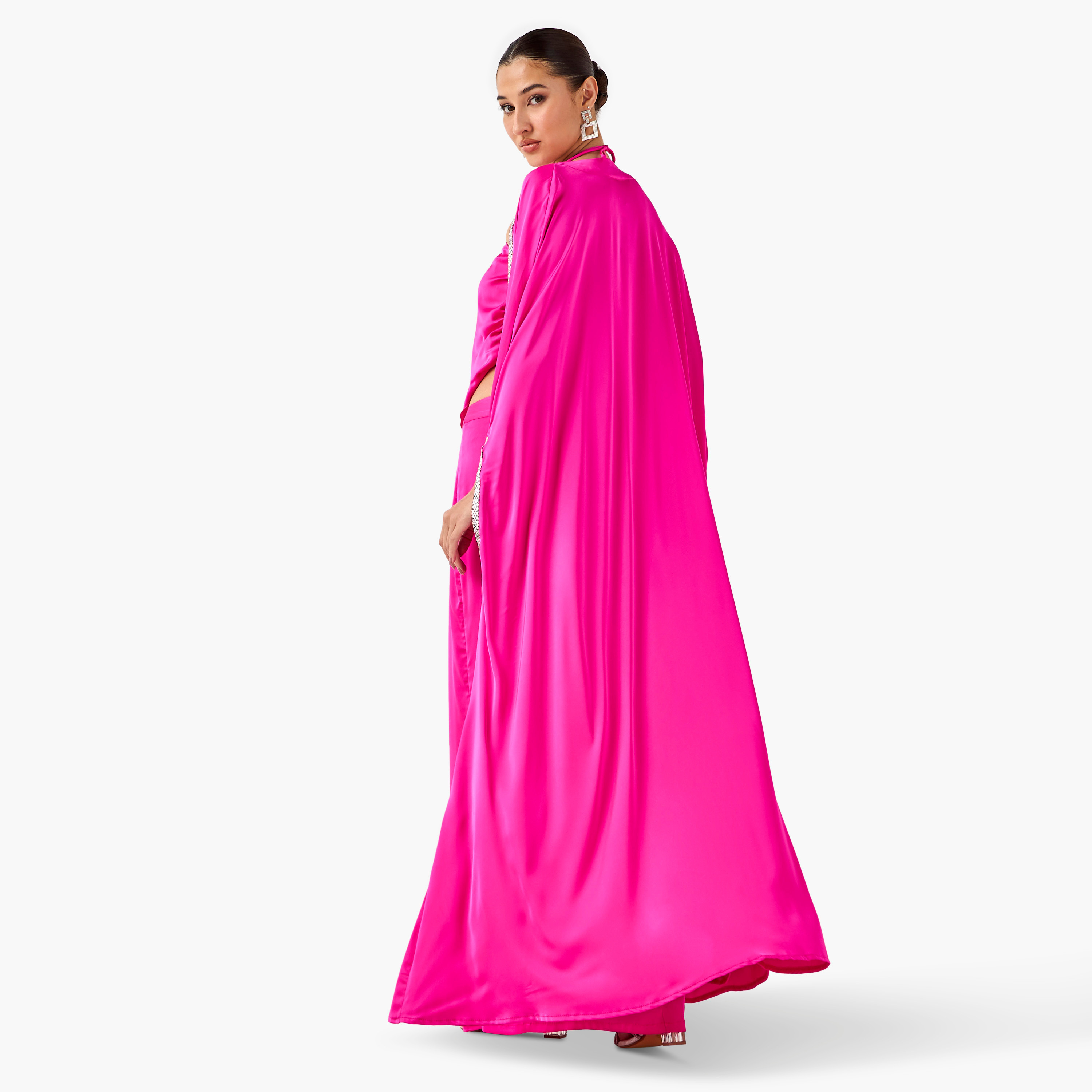 بلوزة هالتر مع تنورة كشكش وسترة شروج كيب من غولدن آبل-women-clothing-dresses-image-3
