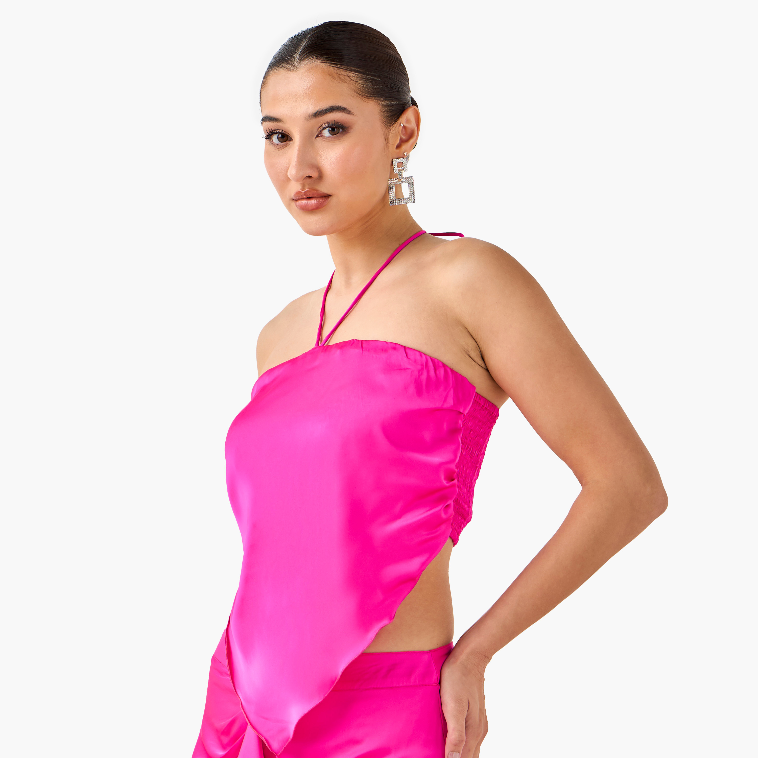 بلوزة هالتر مع تنورة كشكش وسترة شروج كيب من غولدن آبل-women-clothing-dresses-image-7