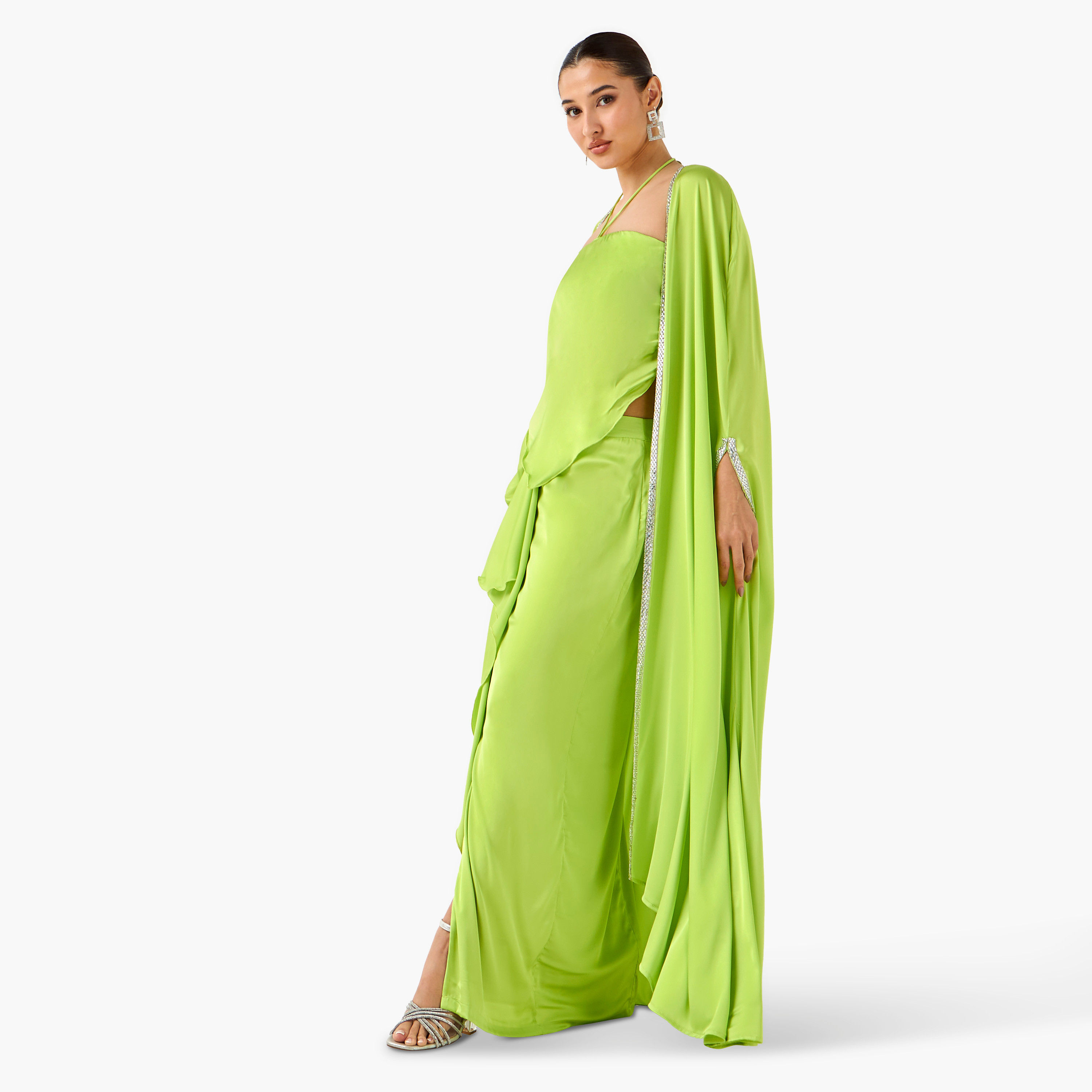بلوزة هالتر مع تنورة كشكش وسترة شروج كيب من غولدن آبل-women-clothing-dresses-image-11