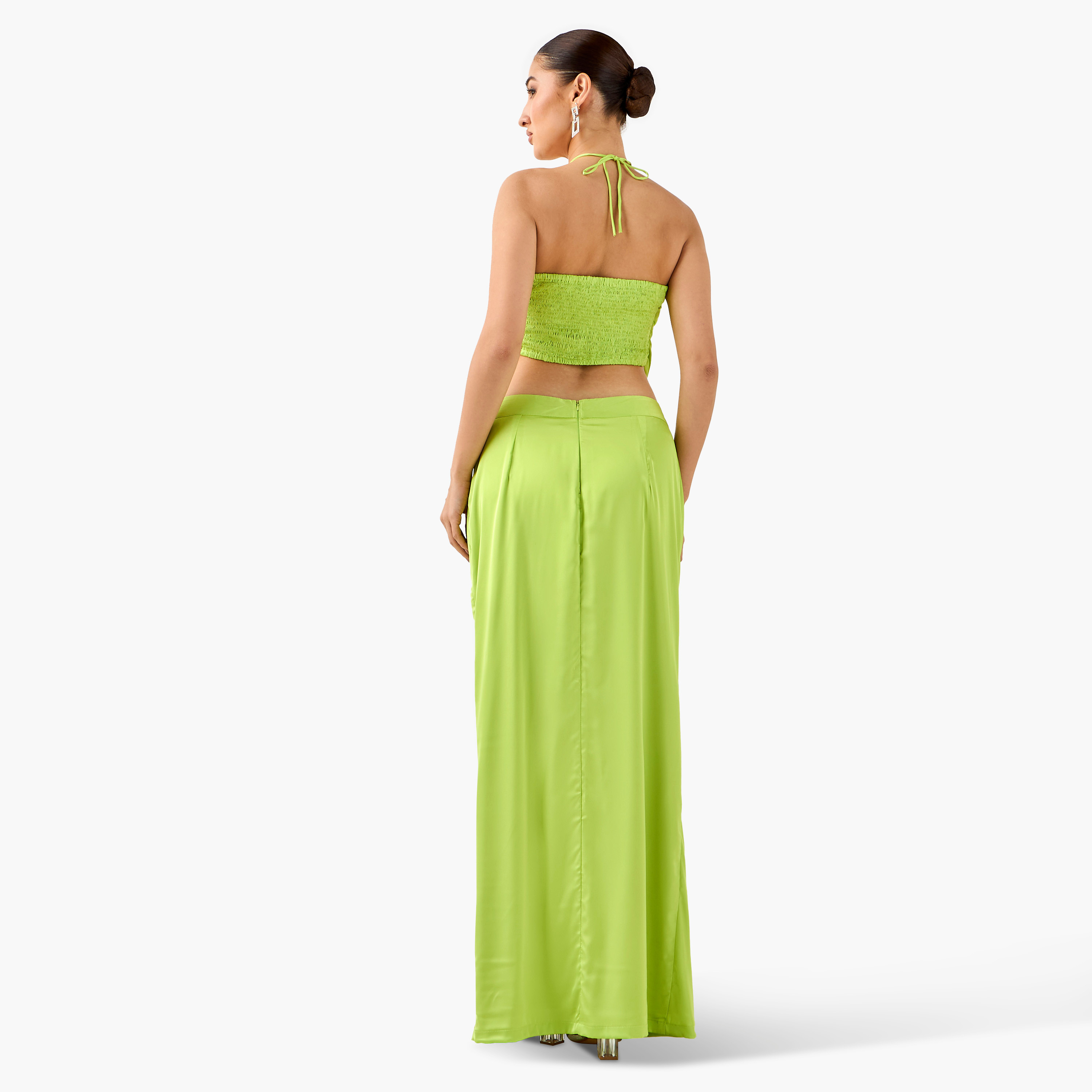 بلوزة هالتر مع تنورة كشكش وسترة شروج كيب من غولدن آبل-women-clothing-dresses-image-18