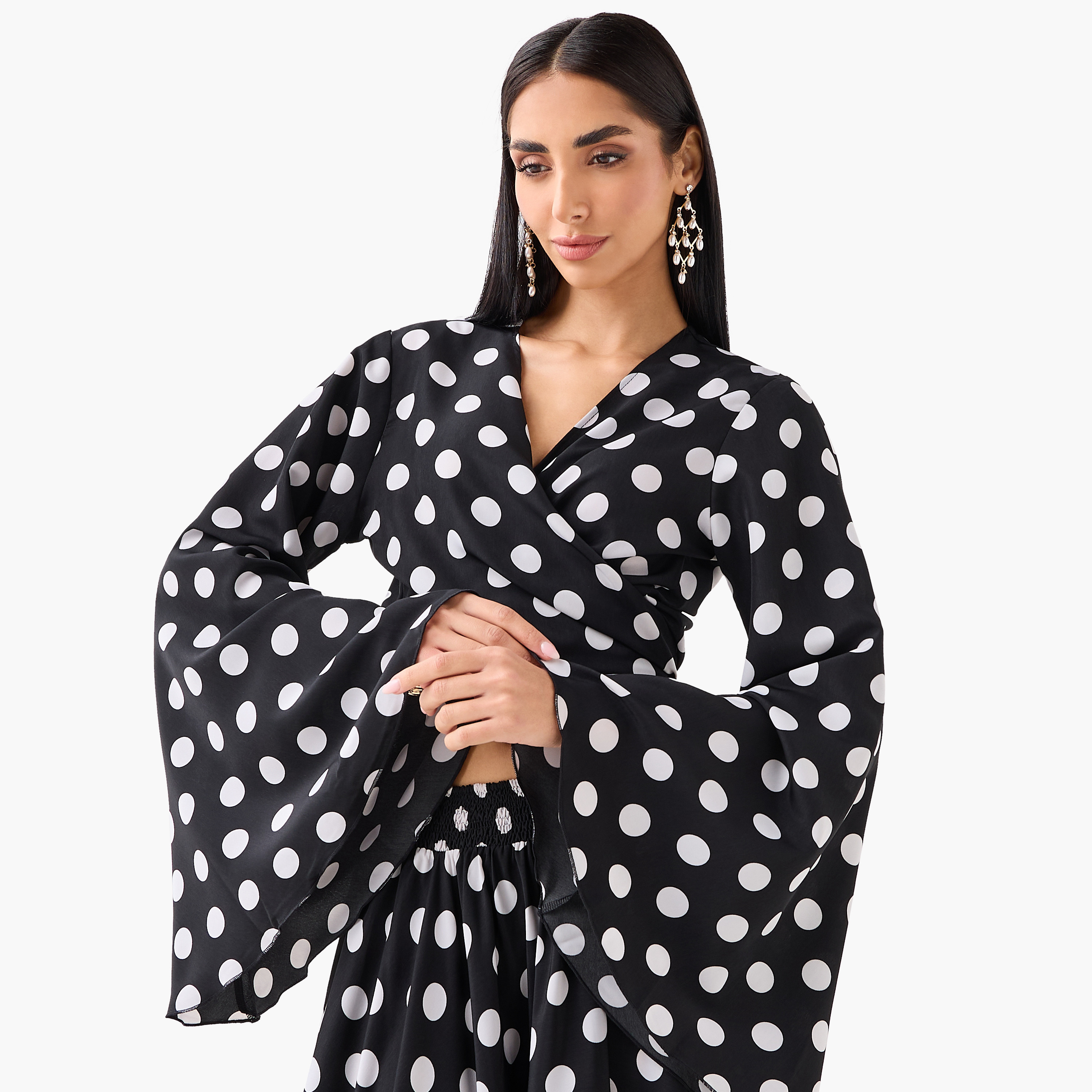 طقم نسائي مكون من بلوزة وتنورة بنقشة "بولكا دوت" وأكمام واسعة من غولدن أبل-women-clothing-coordsets-image-12