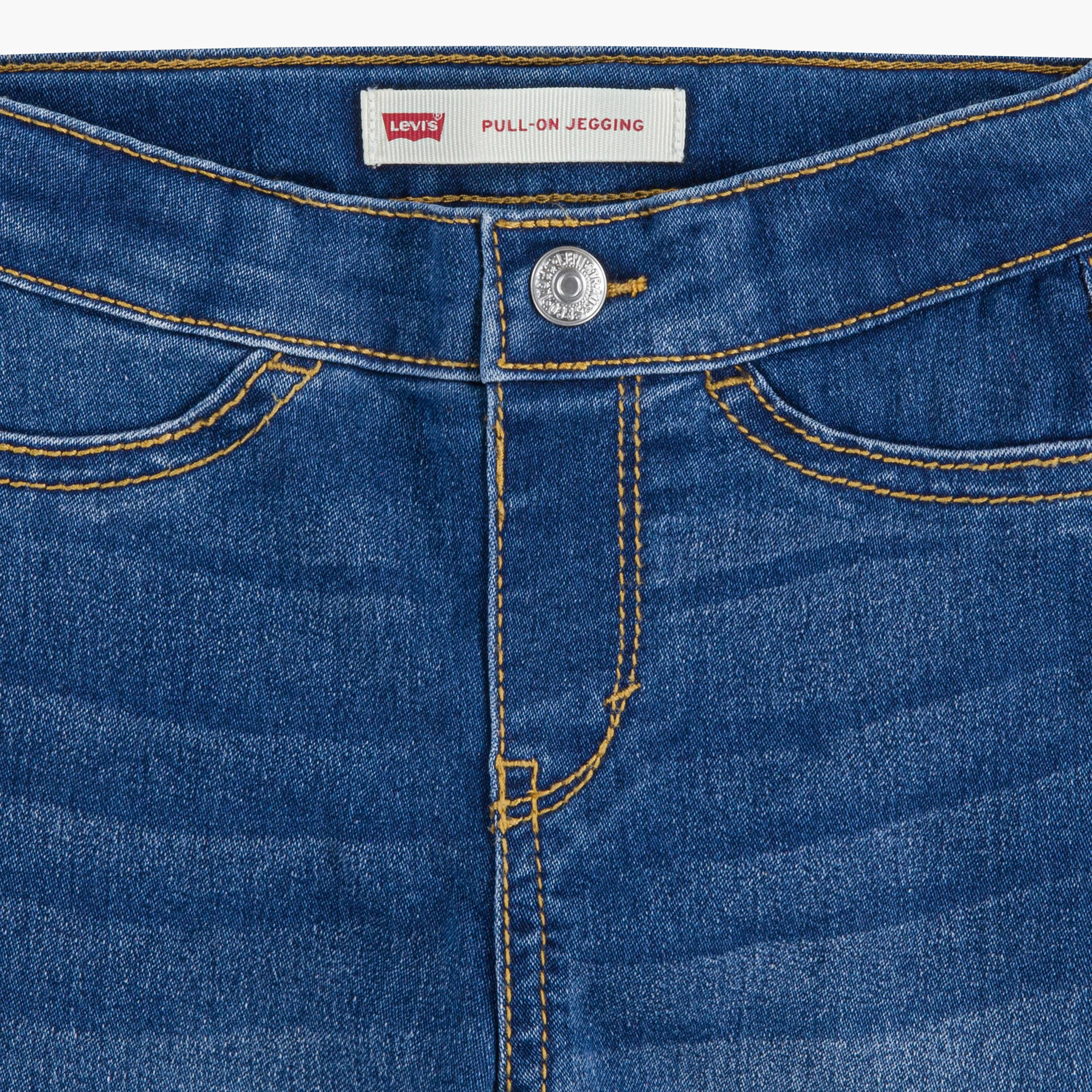 Levi's pull outlet on jeans