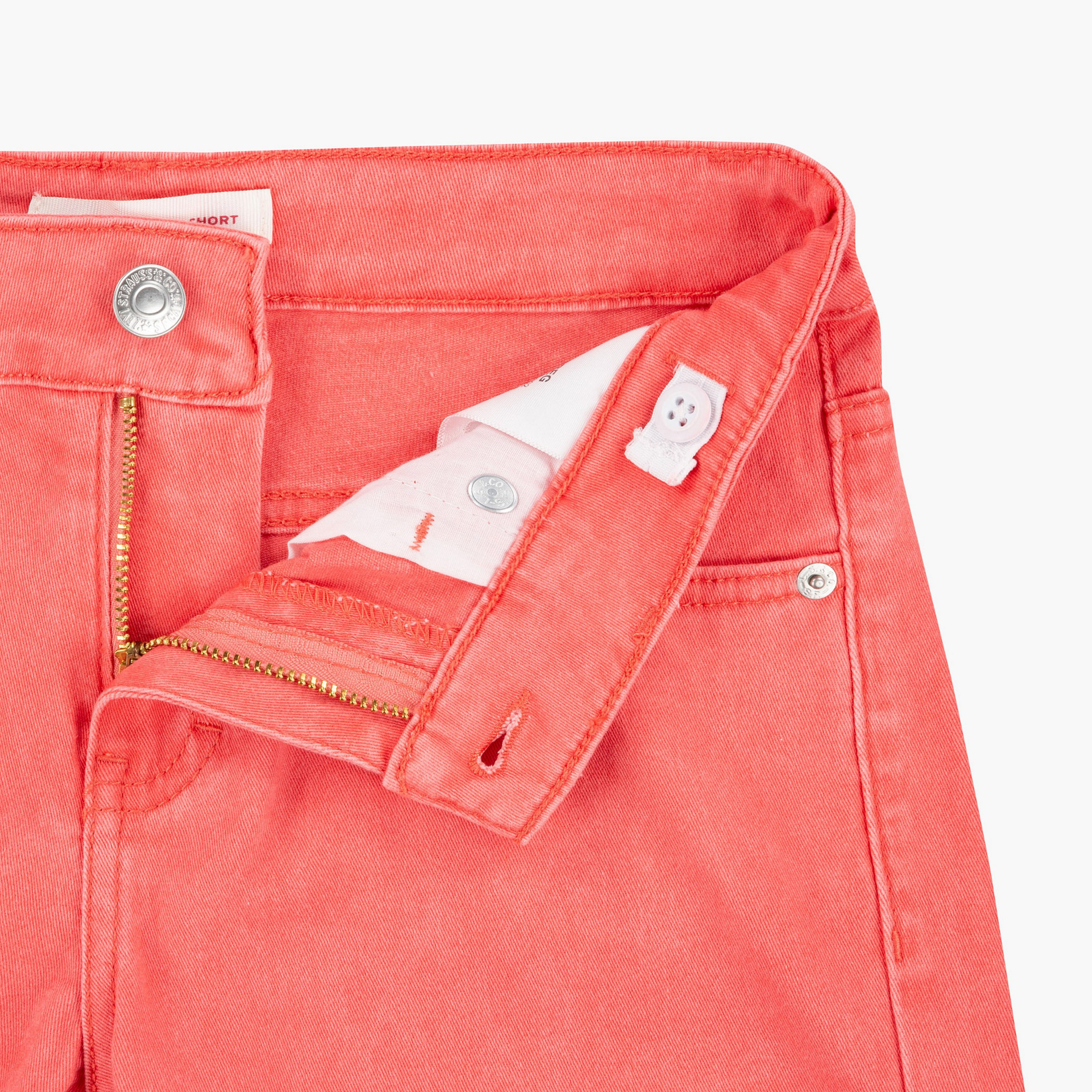 شورت سادة بزر إغلاق وجيوب من ليفايز-girls-clothing-bottoms-shorts-image-3