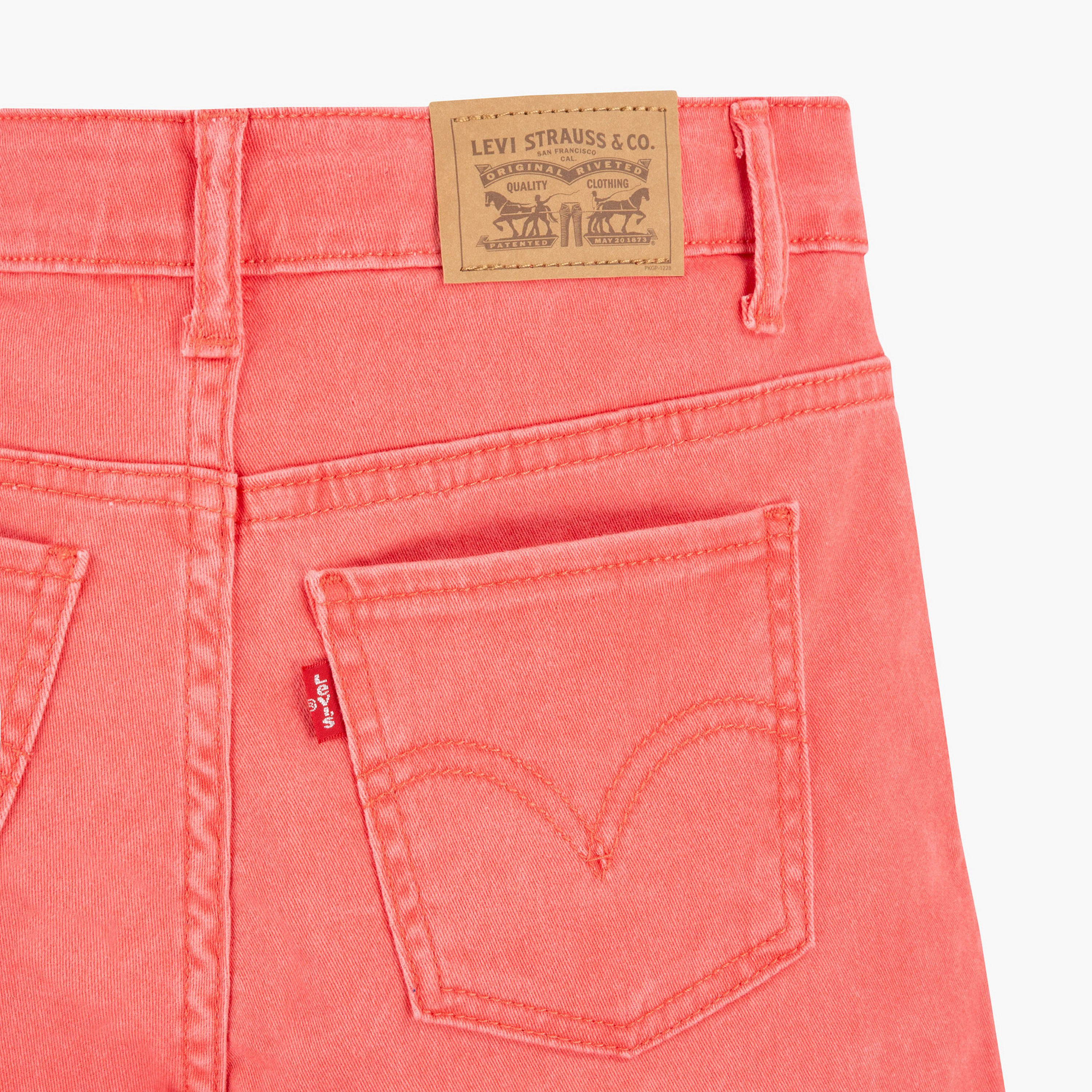 شورت سادة بزر إغلاق وجيوب من ليفايز-girls-clothing-bottoms-shorts-image-4