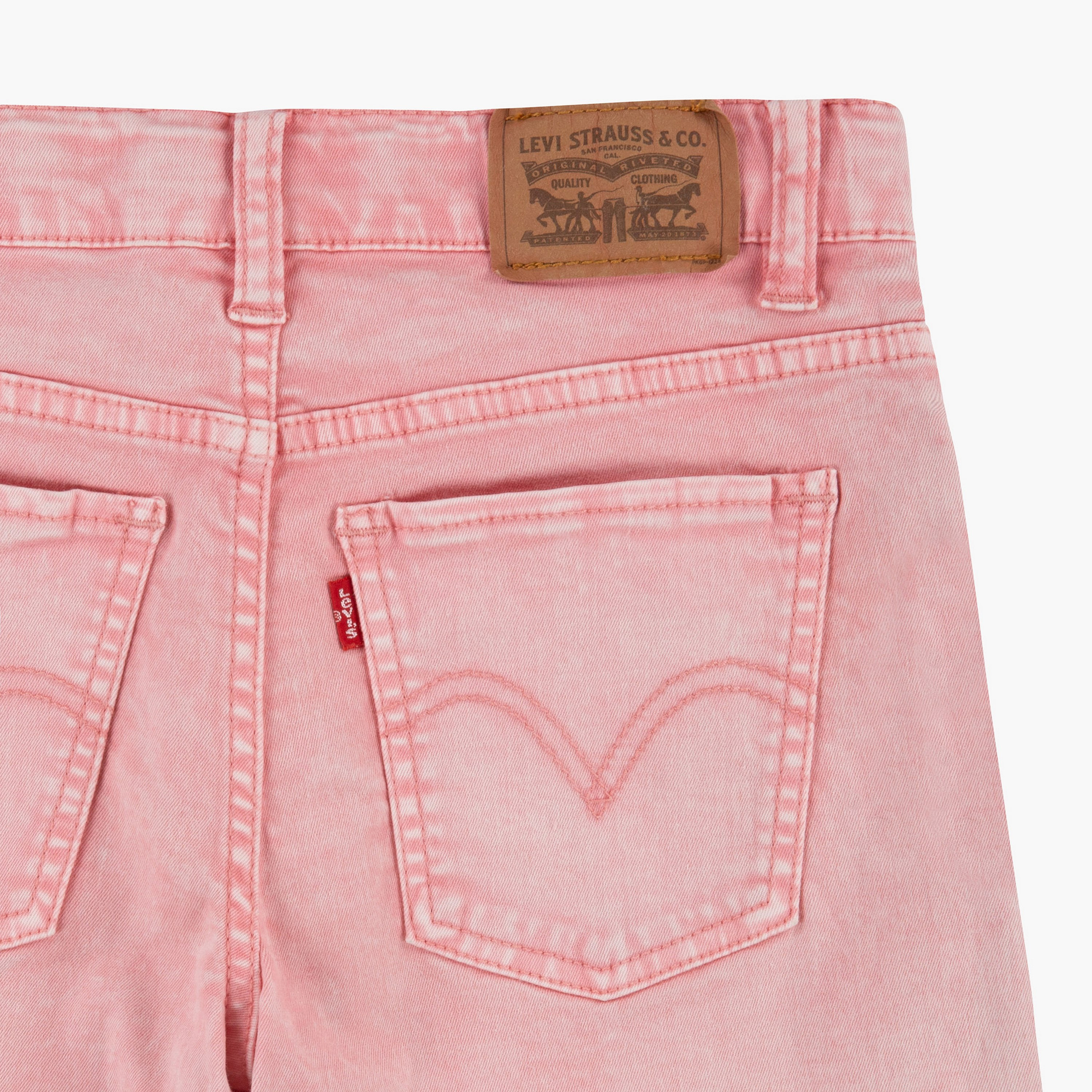 شورت سادة بزر إغلاق وجيوب من ليفايز-girls-clothing-bottoms-shorts-image-9