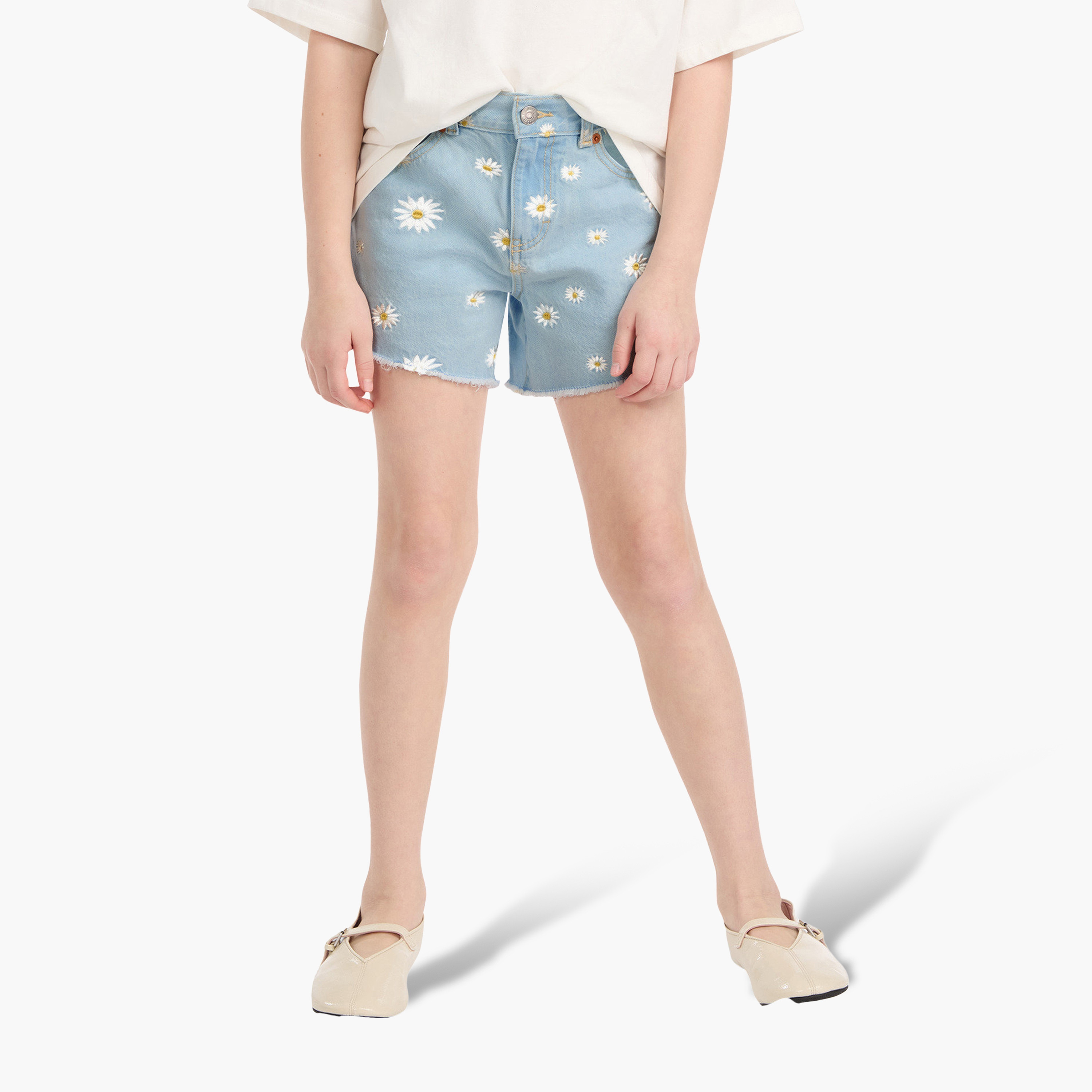 شورت جينز بقصة "إيه-لاين" وطبعة "ديزي" من ليفايس-girls-clothing-bottoms-shorts-image-1