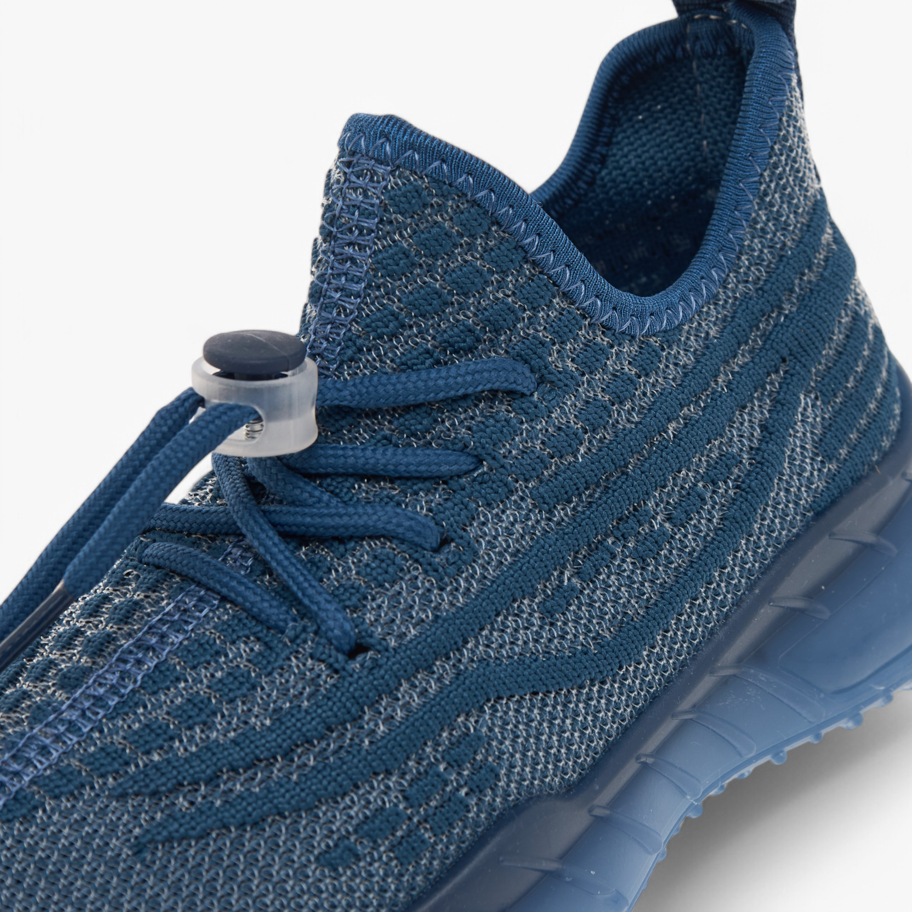 حذاء رياضي برباط إغلاق ولون موحد من أوكلان من شو إكسبريس-sports-boys-shoes-image-4