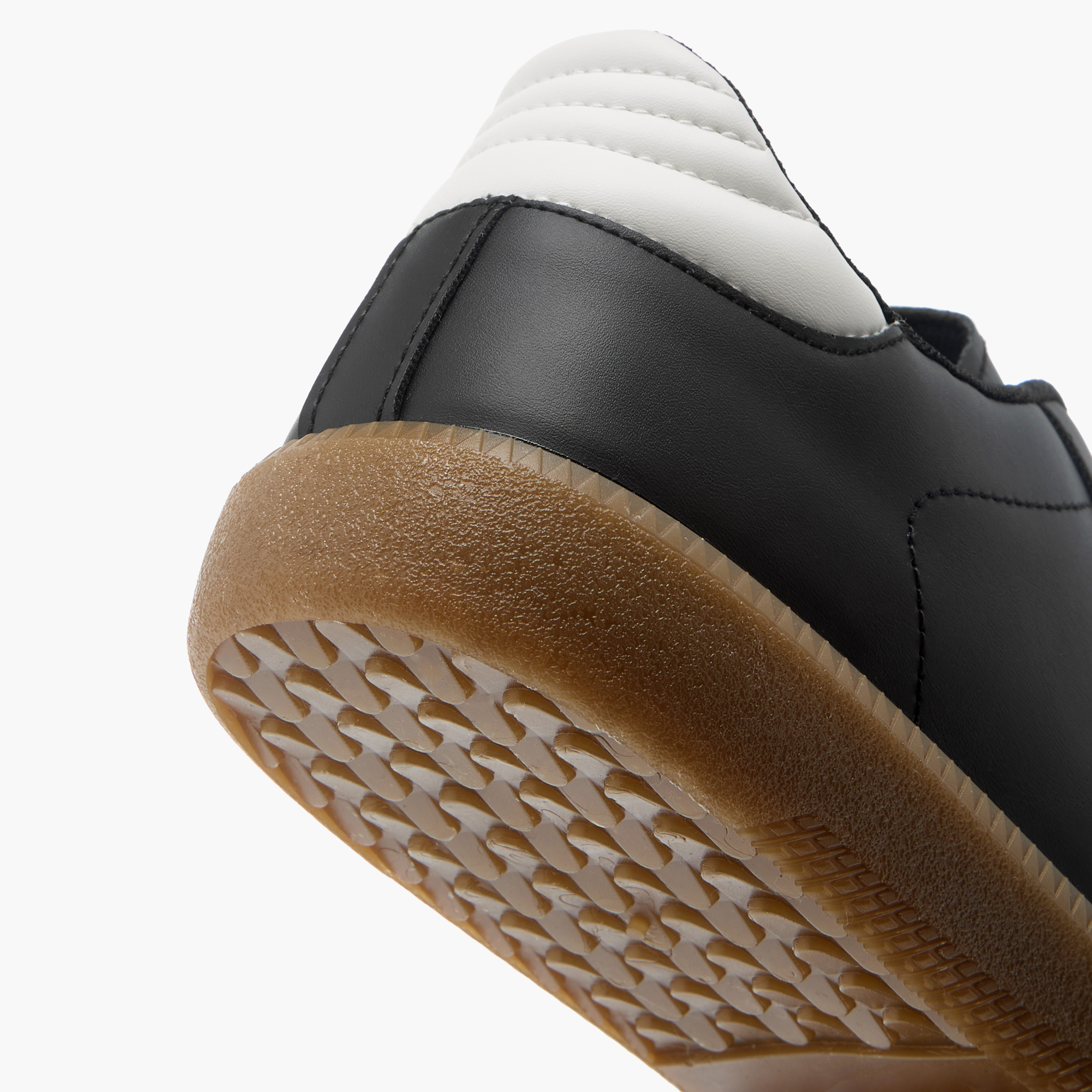 حذاء سنيكرز بألواح ورباط إغلاق من أوكلان من شو إكسبريس-sports-men-shoes-image-5