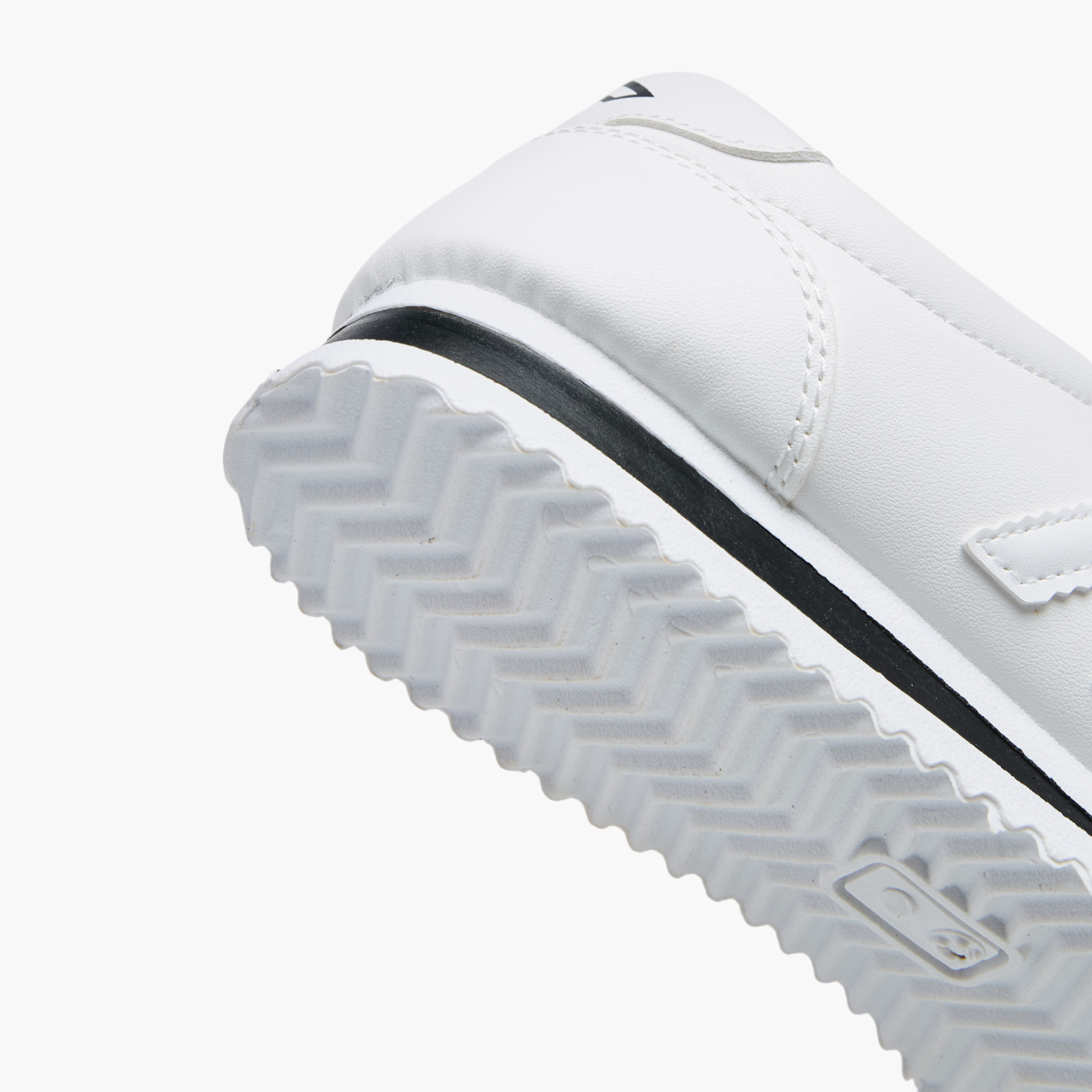 حذاء سنيكرز برباط إغلاق من أوكلان من شو إكسبريس-women-shoes-sneakers-image-5