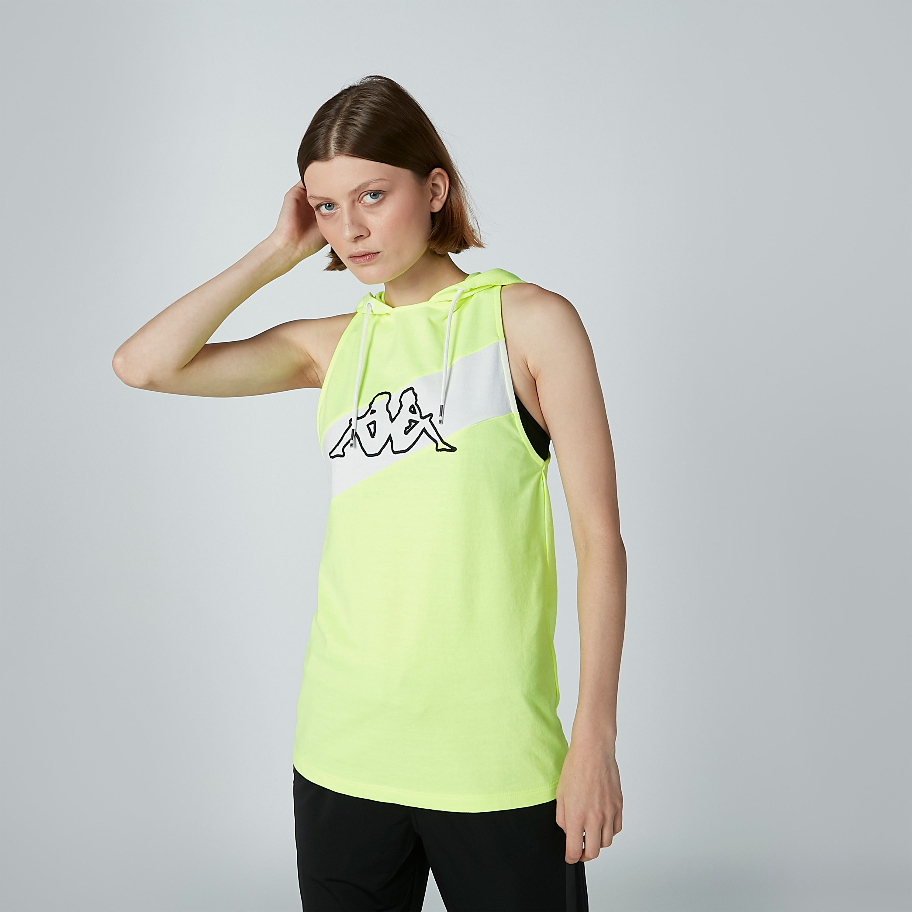 بلوزة دون أكمام بقبّعة وشريطة وطبعات من كابا-women-clothing-sportswearandactivewear-tshirtsandvests-image-2