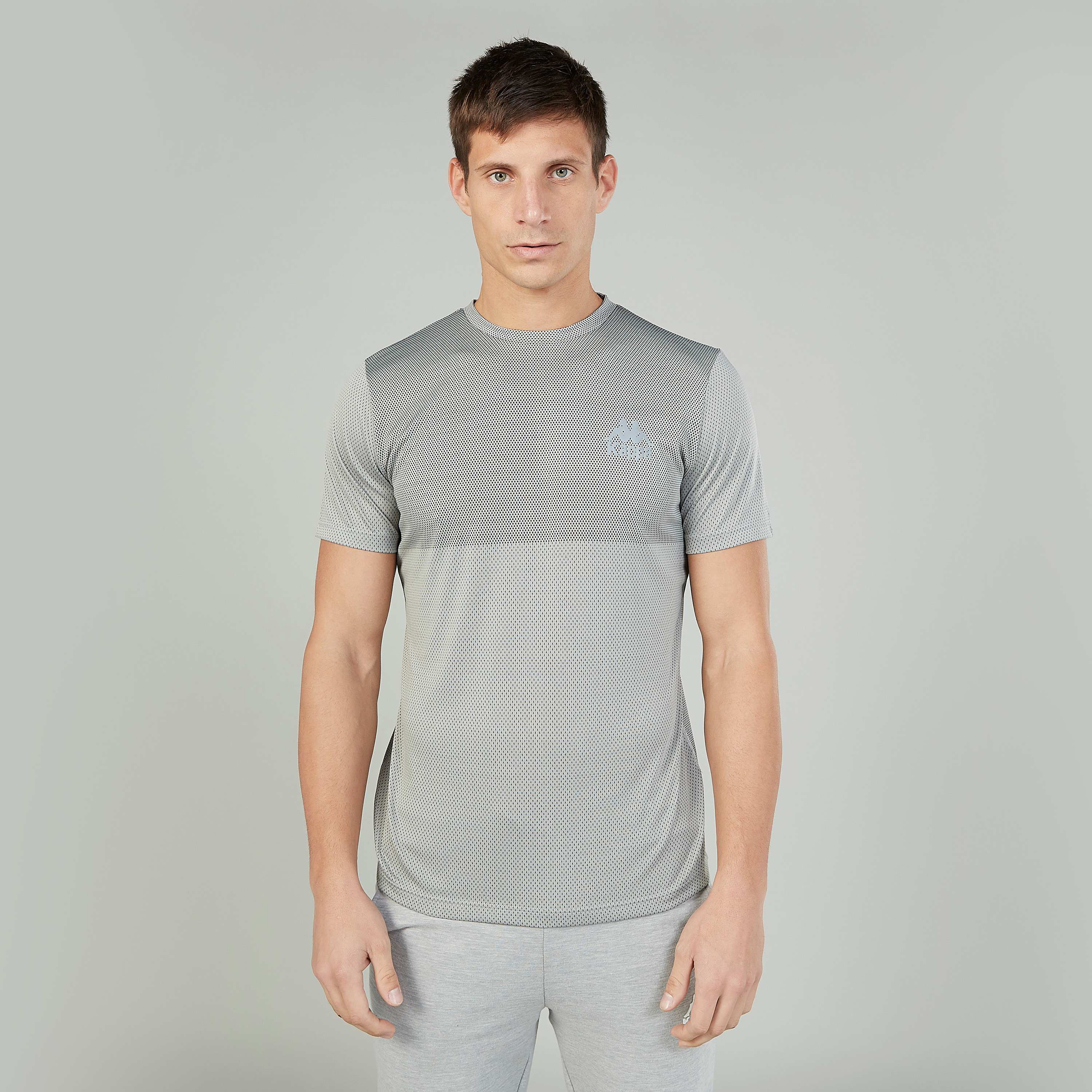 تيشيرت بياقة مستديرة وأكمام قصيرة وطبعات من كابا-men-clothing-sportswearandactivewear-tshirtsandpolos-image-1