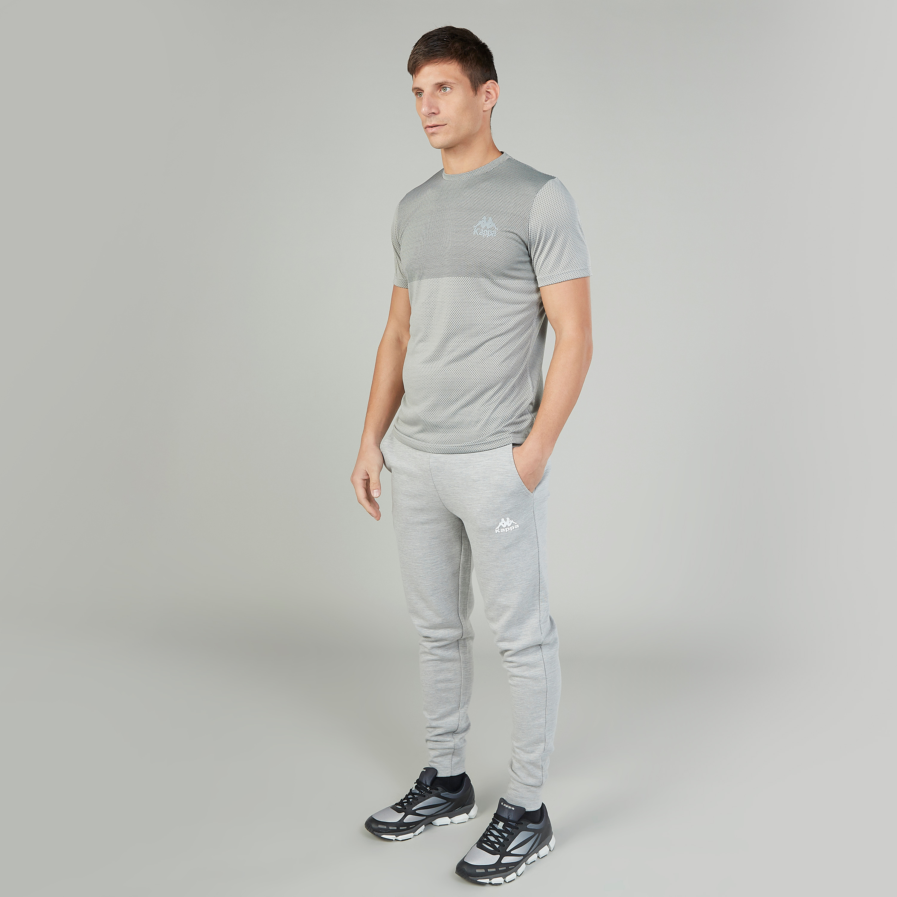 تيشيرت بياقة مستديرة وأكمام قصيرة وطبعات من كابا-men-clothing-sportswearandactivewear-tshirtsandpolos-image-2