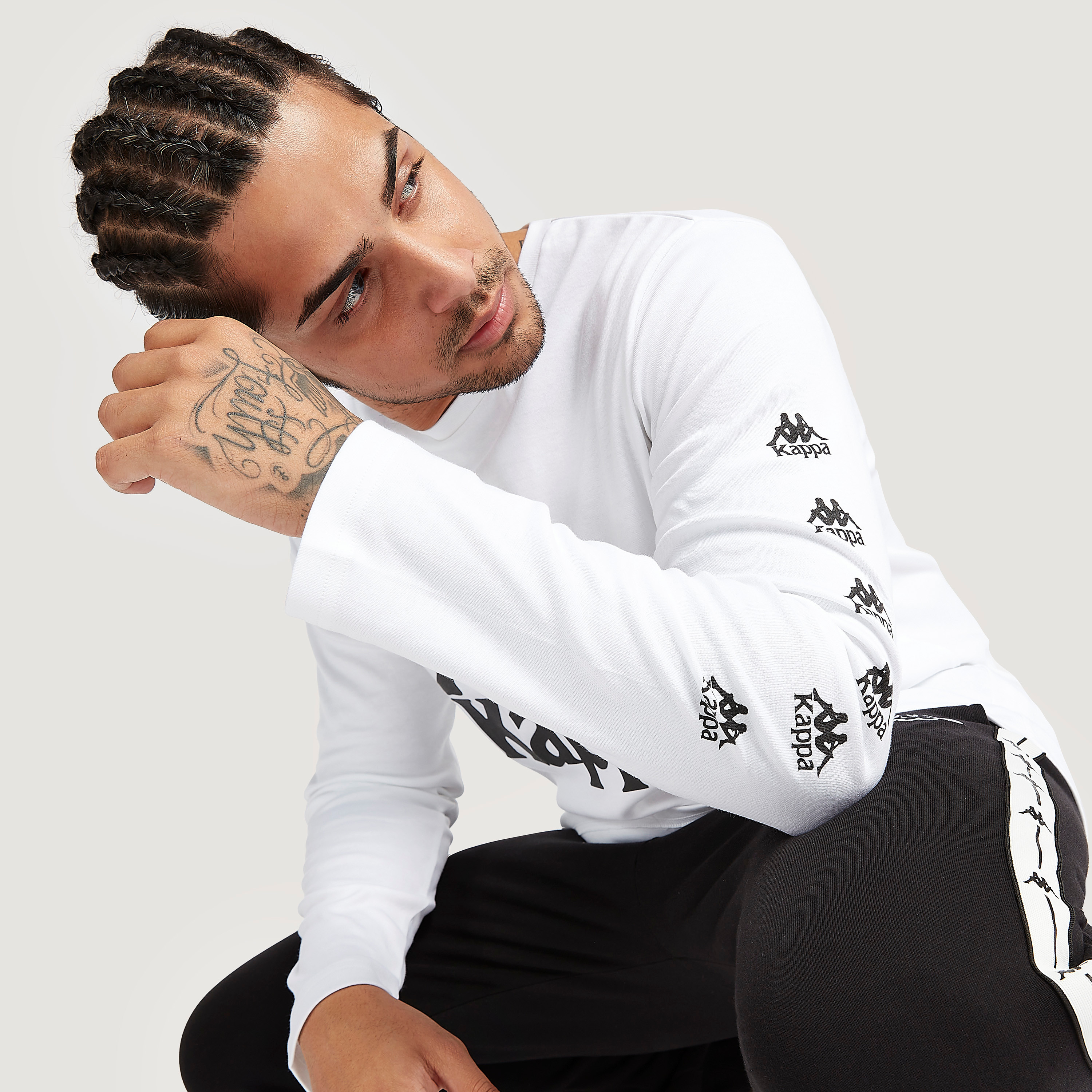 تيشيرت بياقة ضيّقة وأكمام طويلة من كابا-men-clothing-sportswearandactivewear-tshirtsandpolos-image-5