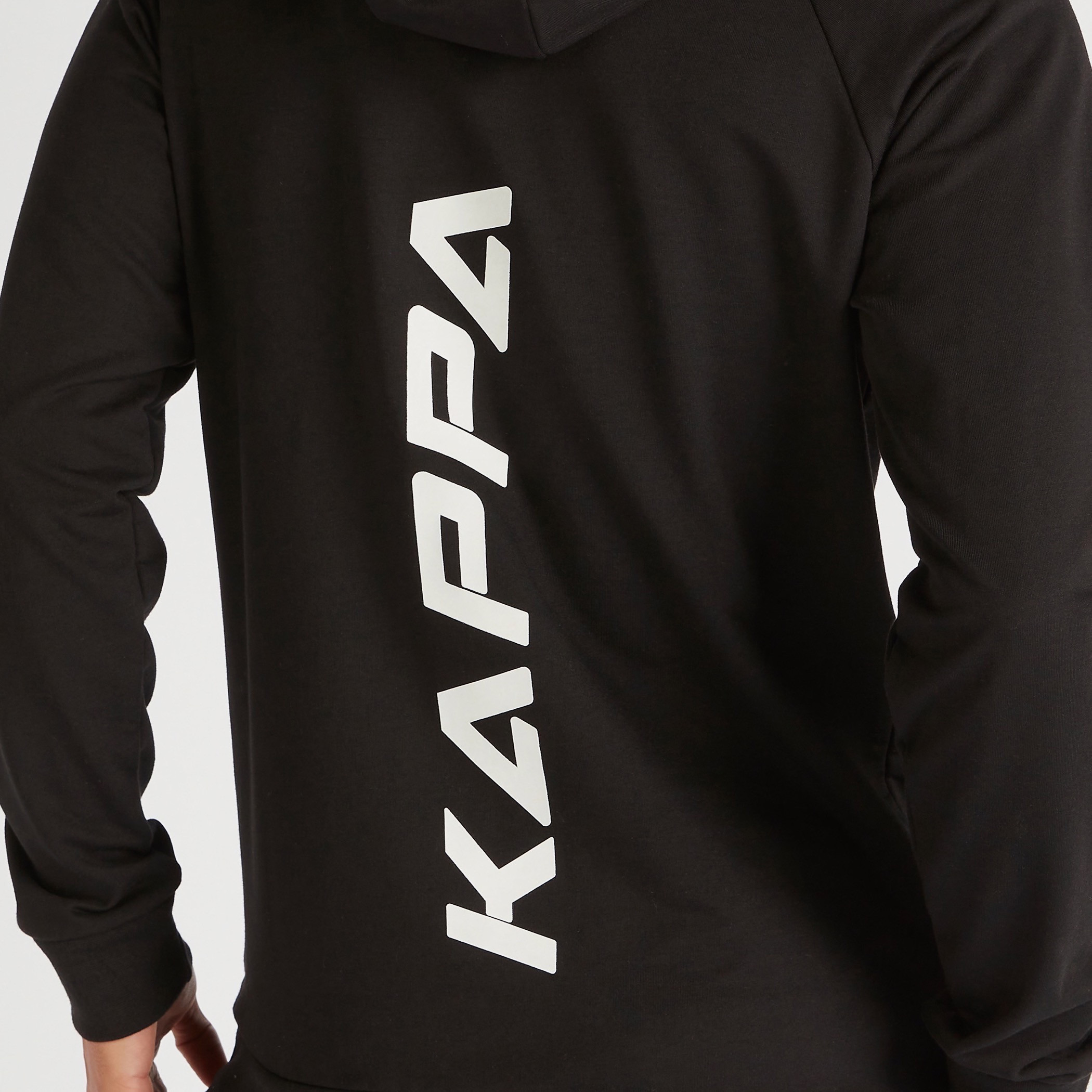 سويت شيرت بقبّعة وجيب كنغر وطبعات من كابا-men-winterwear-hoodiesandsweatshirts-image-3