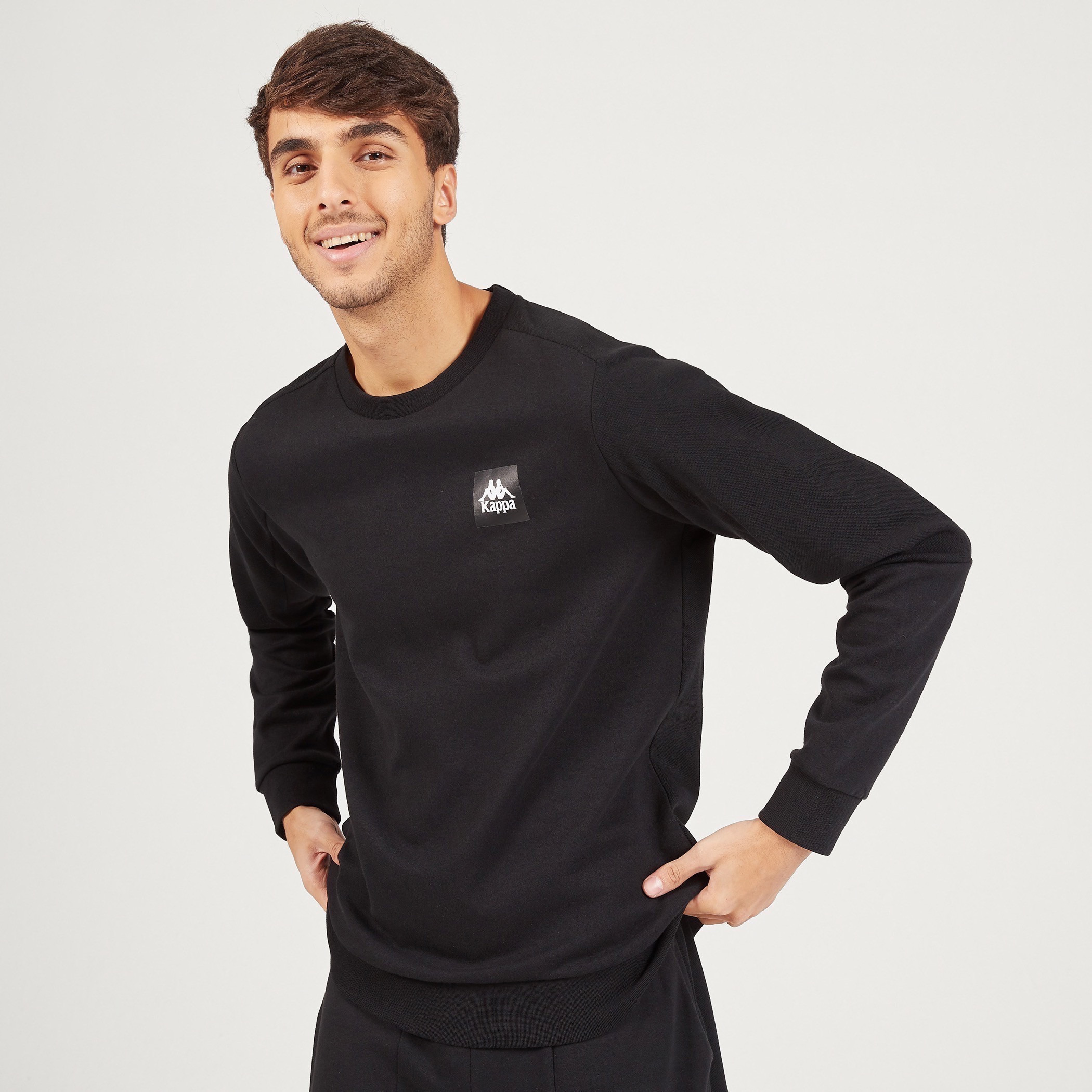 سويت شيرت سادة بياقة ضيقة وأكمام طويلة من كابا-men-winterwear-hoodiesandsweatshirts-image-1