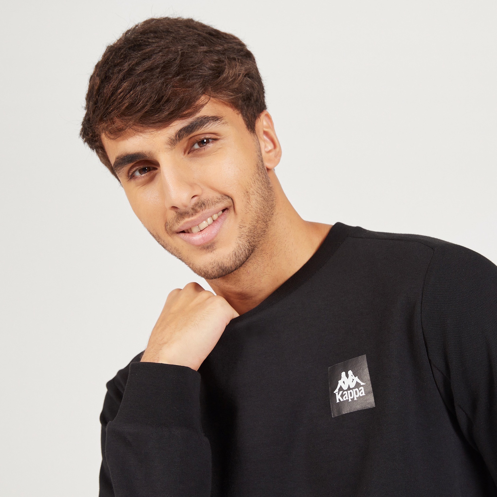 سويت شيرت سادة بياقة ضيقة وأكمام طويلة من كابا-men-winterwear-hoodiesandsweatshirts-image-3