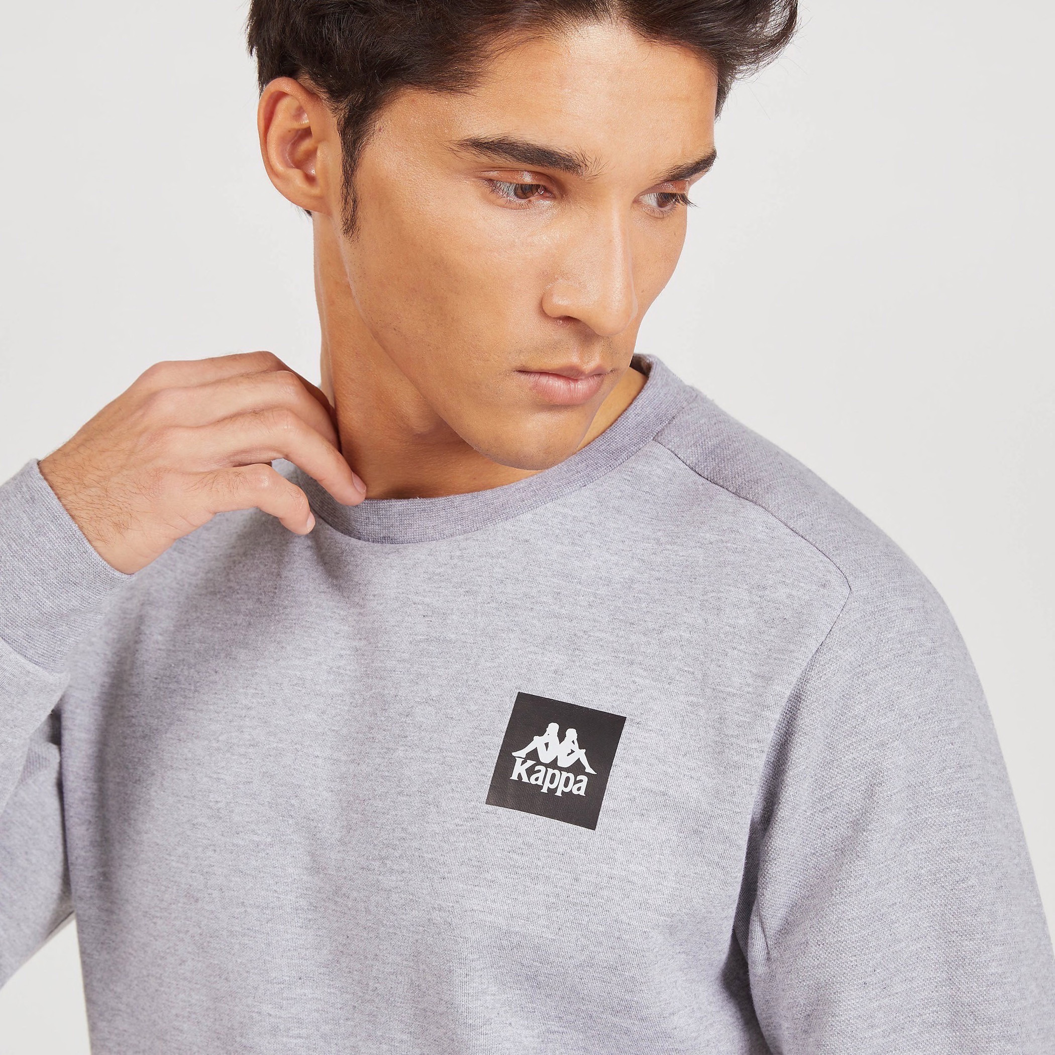سويت شيرت سادة بياقة ضيقة وأكمام طويلة من كابا-men-winterwear-hoodiesandsweatshirts-image-7