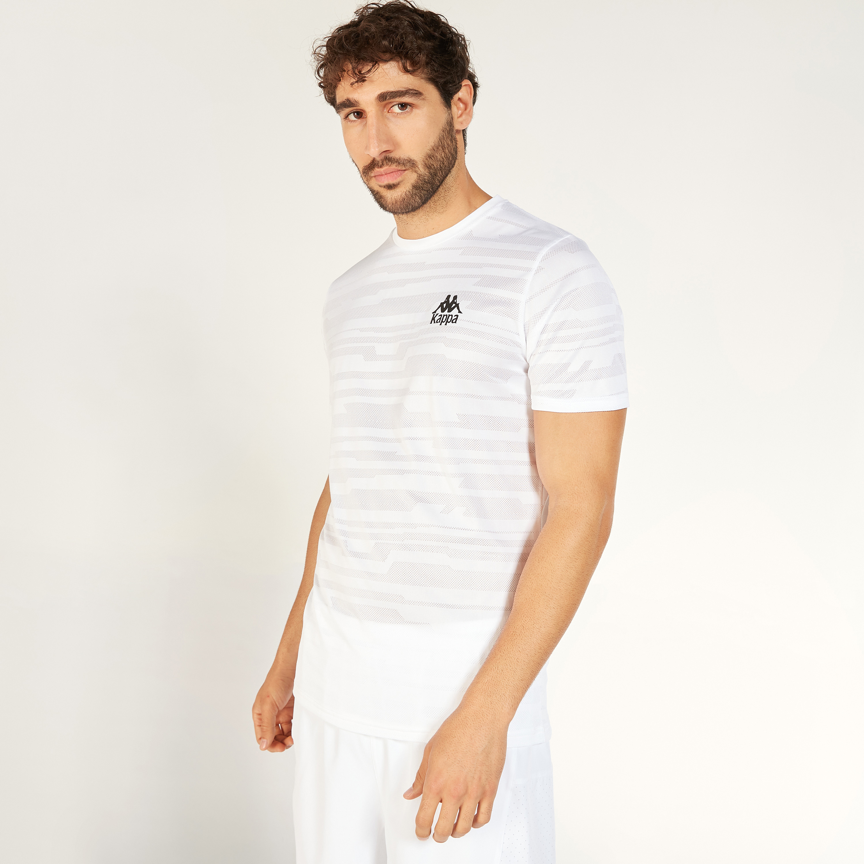 تيشيرت بياقة ضيّقة وأكمام قصيرة وطبعات من كابا-men-clothing-sportswearandactivewear-tshirtsandpolos-image-1
