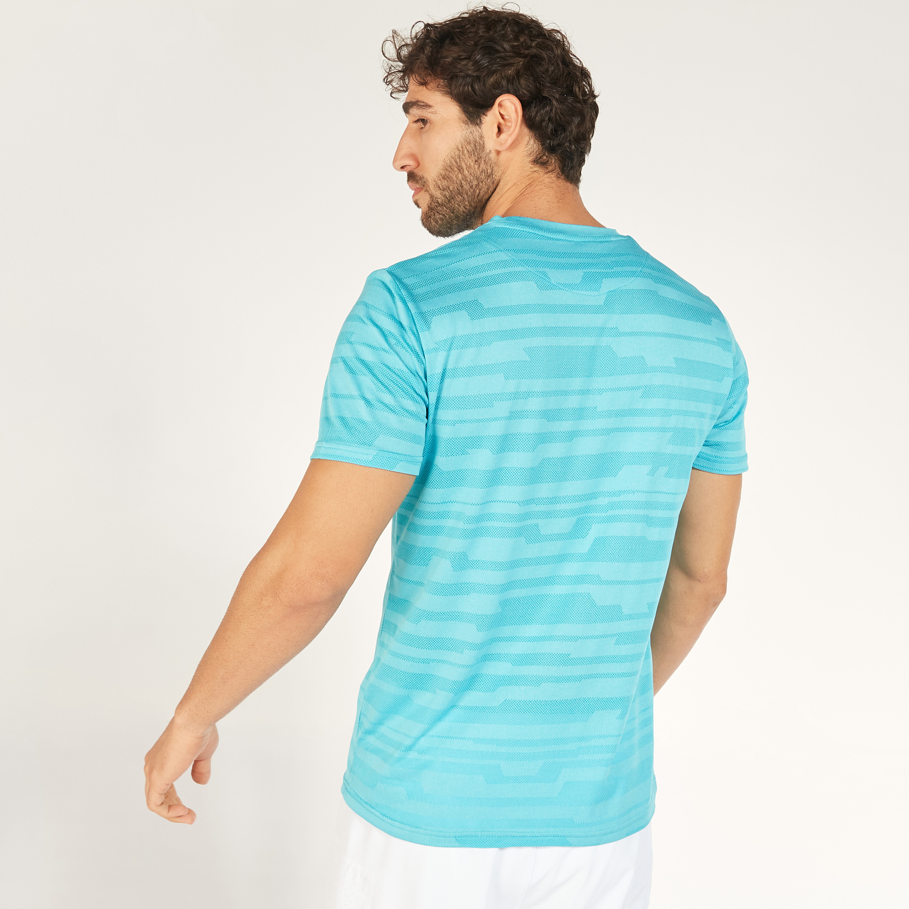 تيشيرت بياقة ضيّقة وأكمام قصيرة وطبعات من كابا-men-clothing-sportswearandactivewear-tshirtsandpolos-image-9