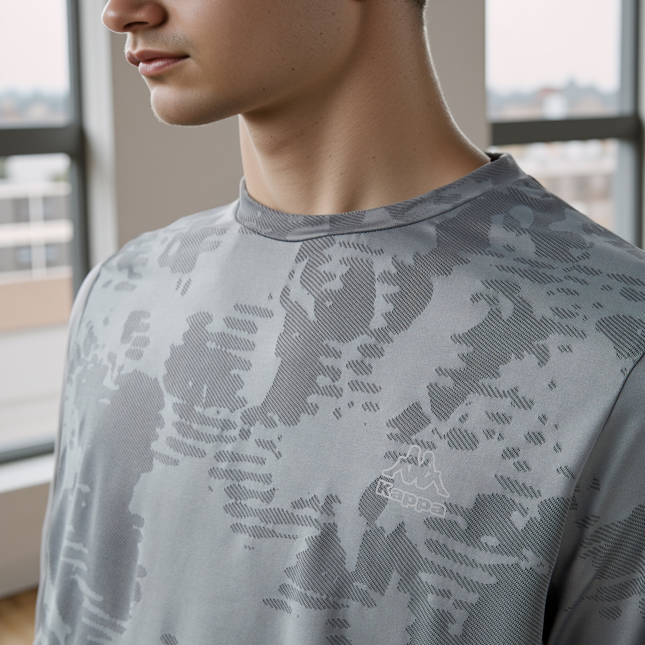 تيشيرت تدريب بطبعات شعار من كابا-men-clothing-sportswearandactivewear-tshirtsandpolos-image-9