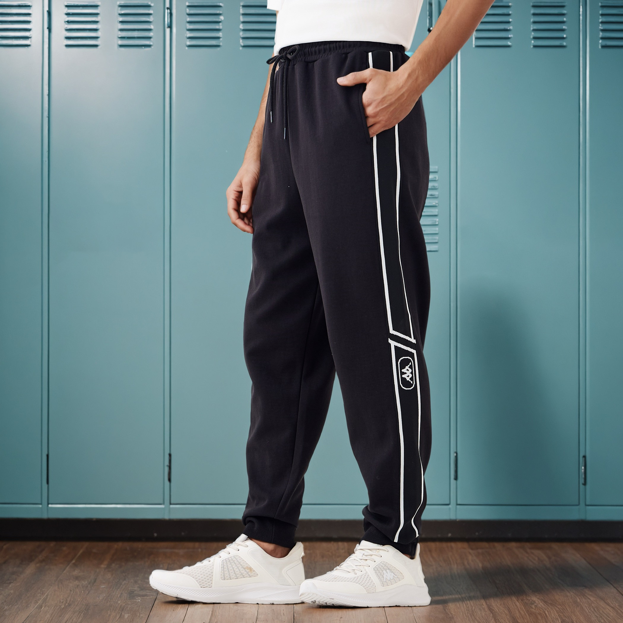 بنطلون رياضي بطبعات شعار ورباط إغلاق من كابا-men-clothing-sportswearandactivewear-bottoms-joggers-image-1