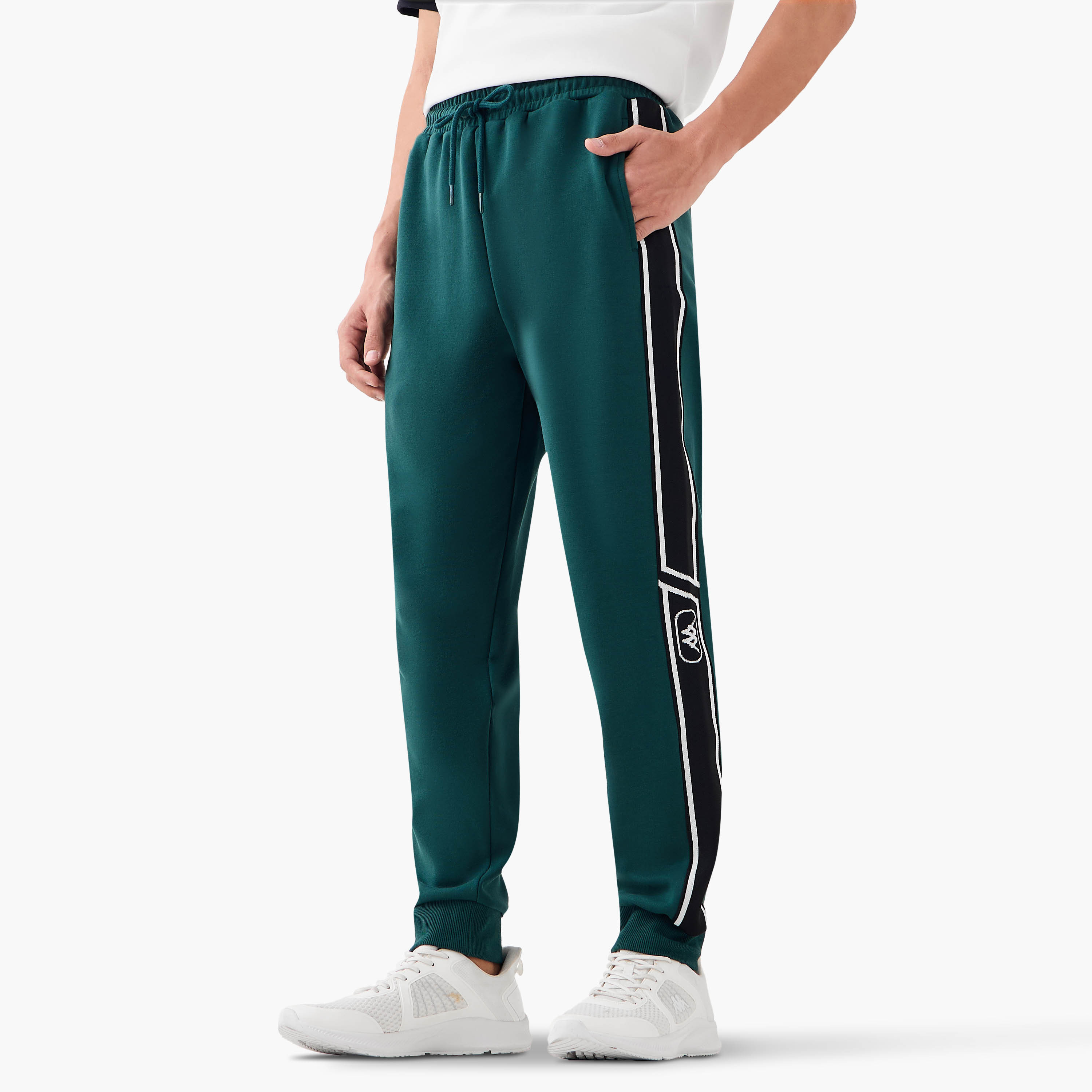 بنطلون رياضي بطبعات شعار ورباط إغلاق من كابا-men-clothing-sportswearandactivewear-bottoms-joggers-image-1