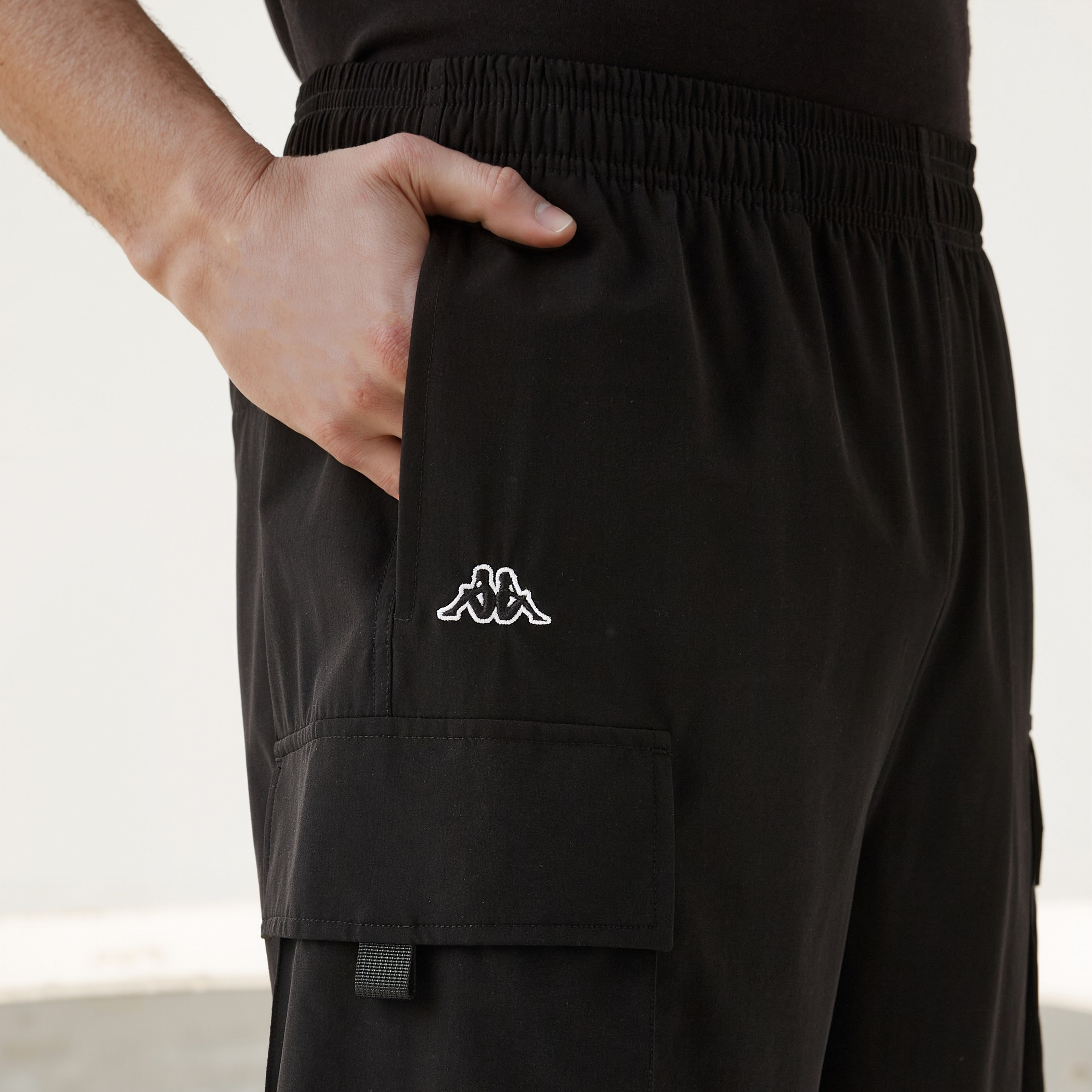 شورت كارجو بخصر مطاطي وطبعات شعار من كابا-men-clothing-bottoms-shorts-image-4