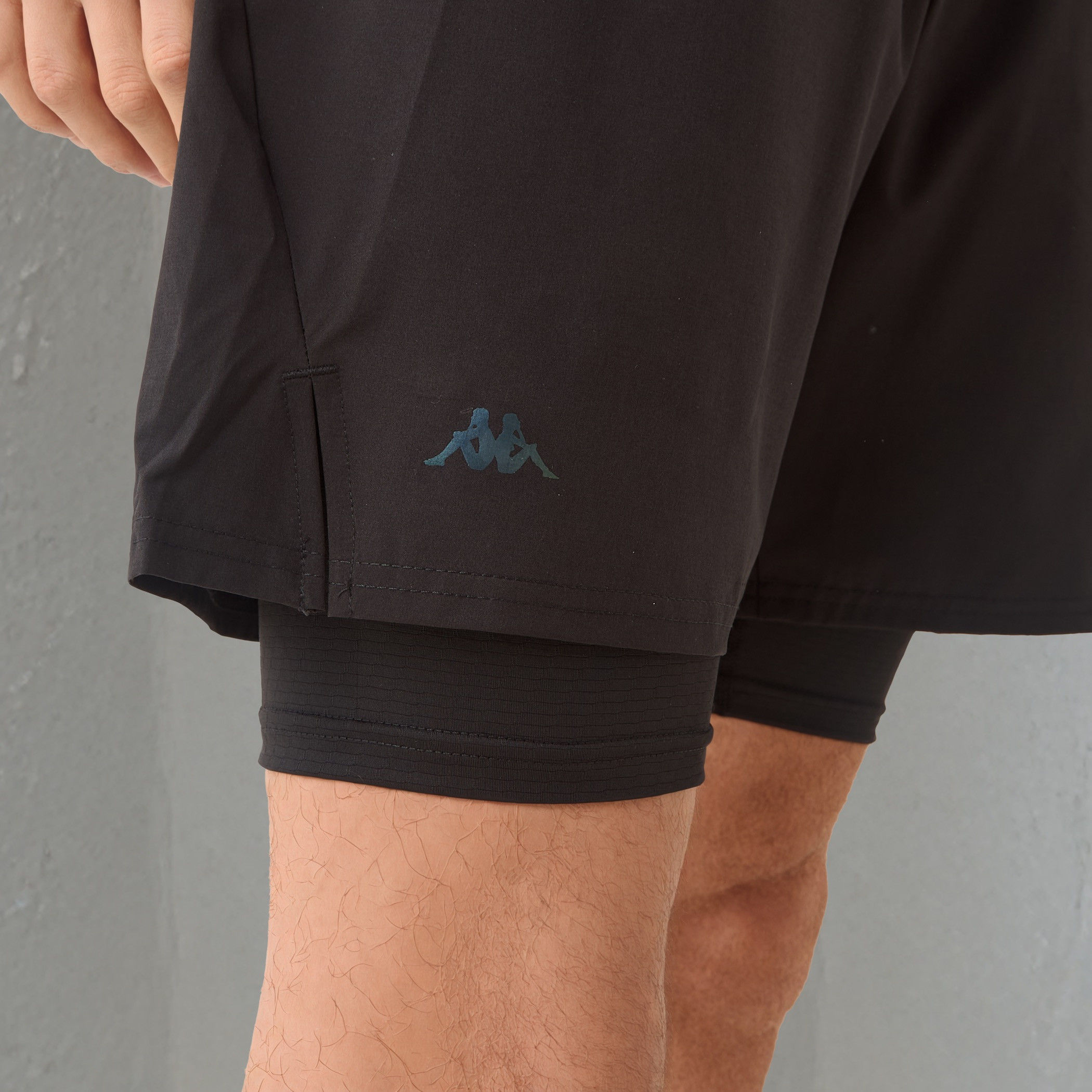 شورت جري مع شورت داخلي بطبعات شعار من كابا-men-clothing-bottoms-shorts-image-9
