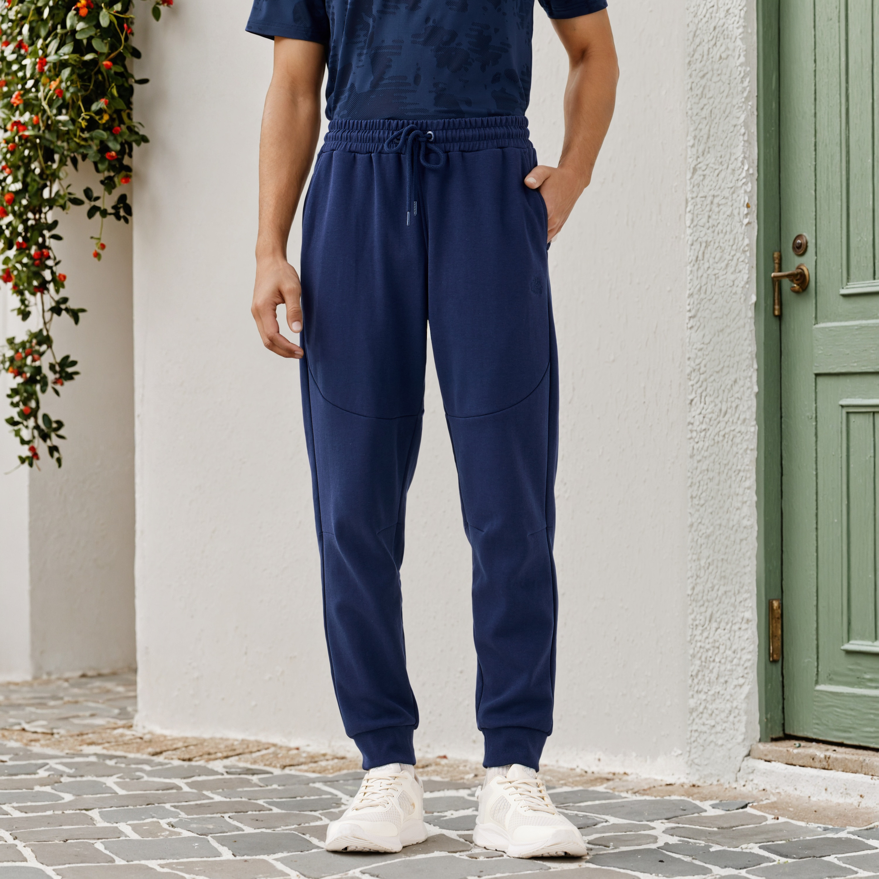 بنطلون رياضي بسحاب محكم وجيوب من كابا-men-clothing-sportswearandactivewear-bottoms-joggers-image-1