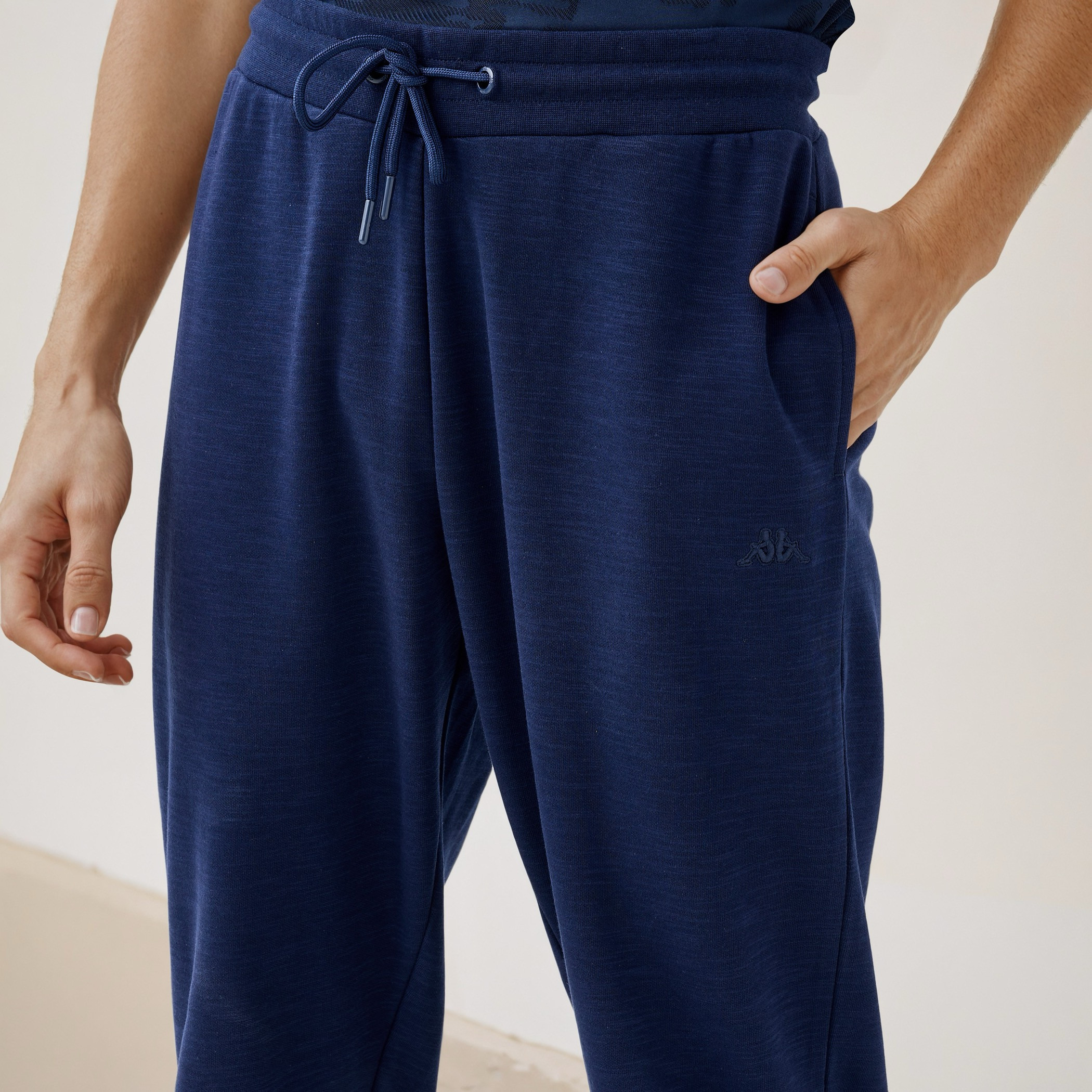 بنطلون رياضي برباط خصر وجيوب من كابا-men-clothing-sportswearandactivewear-bottoms-joggers-image-4