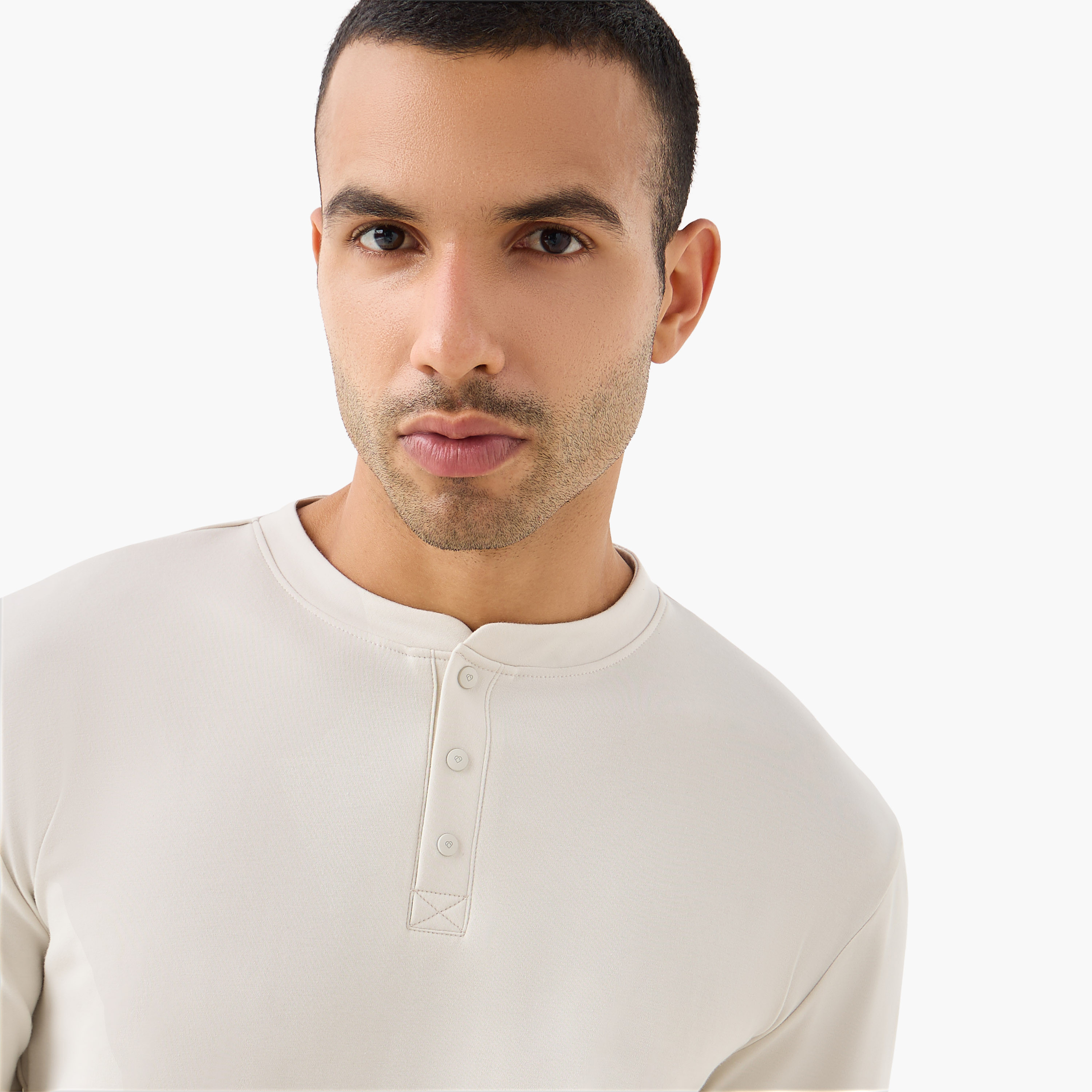 تيشيرت بياقة هنلي للرجال من لوف بانغولين-men-clothing-sportswearandactivewear-tshirtsandpolos-image-4
